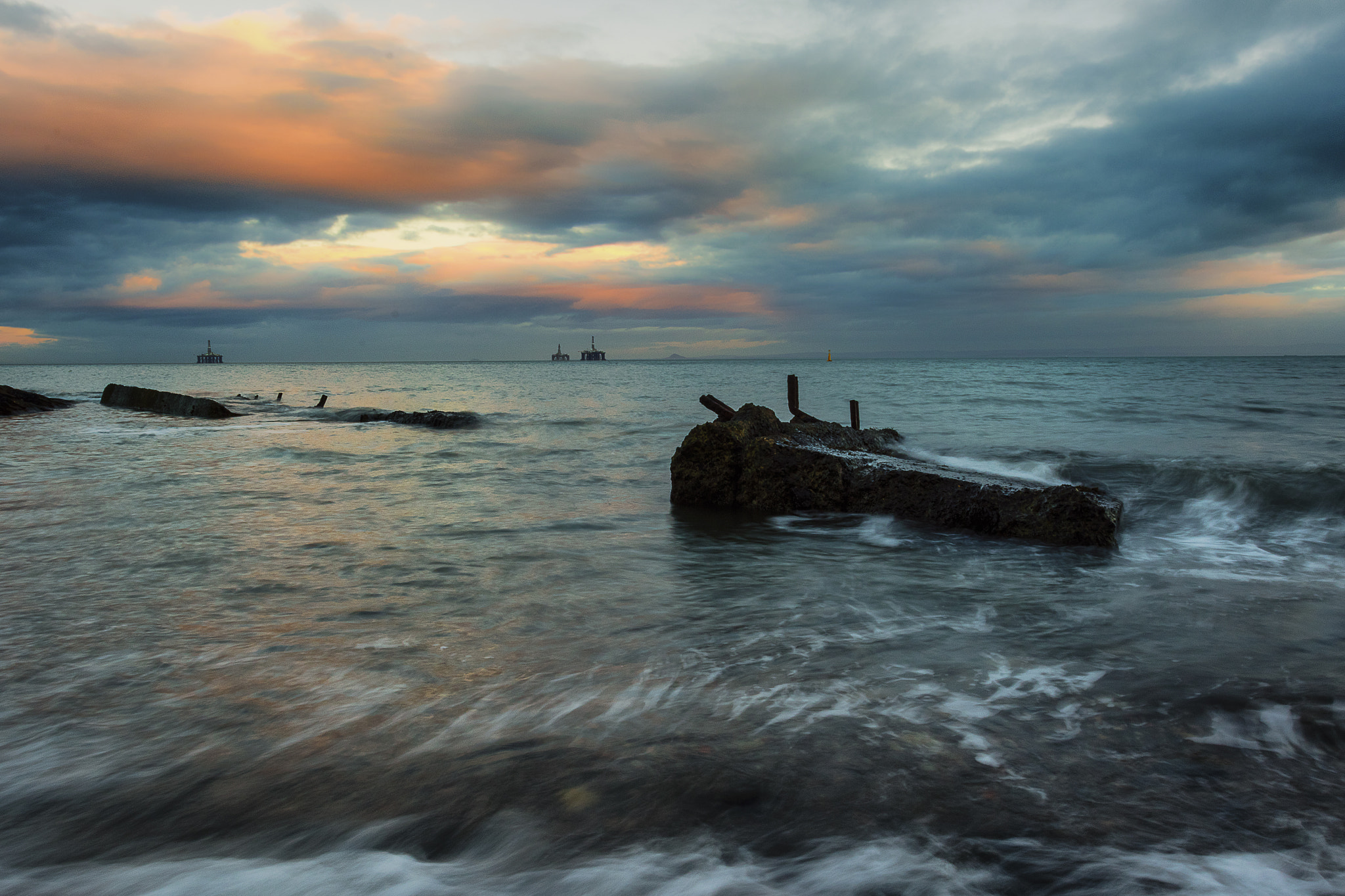 Canon EF 17-40mm F4L USM sample photo. Oil rigs photography