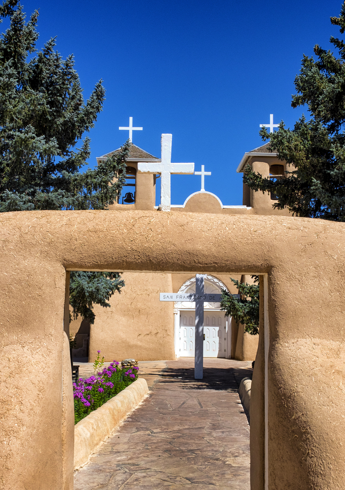 Fujifilm X-T1 + ZEISS Touit 32mm F1.8 sample photo. San francisco de asis mission church photography