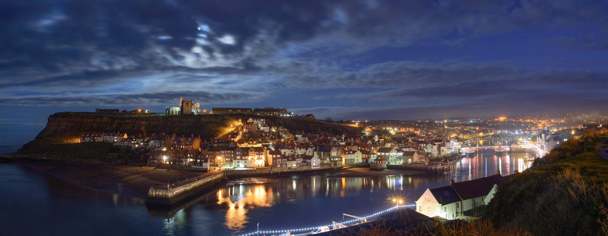 AF Nikkor 35mm f/2 sample photo. Full moon over whitby photography