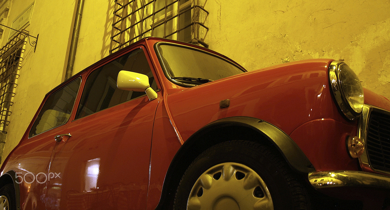 Olympus E-400 (EVOLT E-400) sample photo. Low angle of mini cooper by night photography