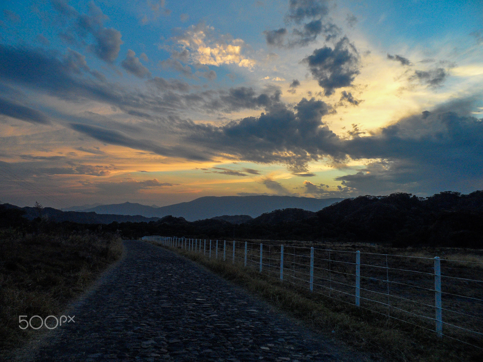 Samsung PL170,PL171 / VLUUPL170,PL171 sample photo. Road to the sunset photography