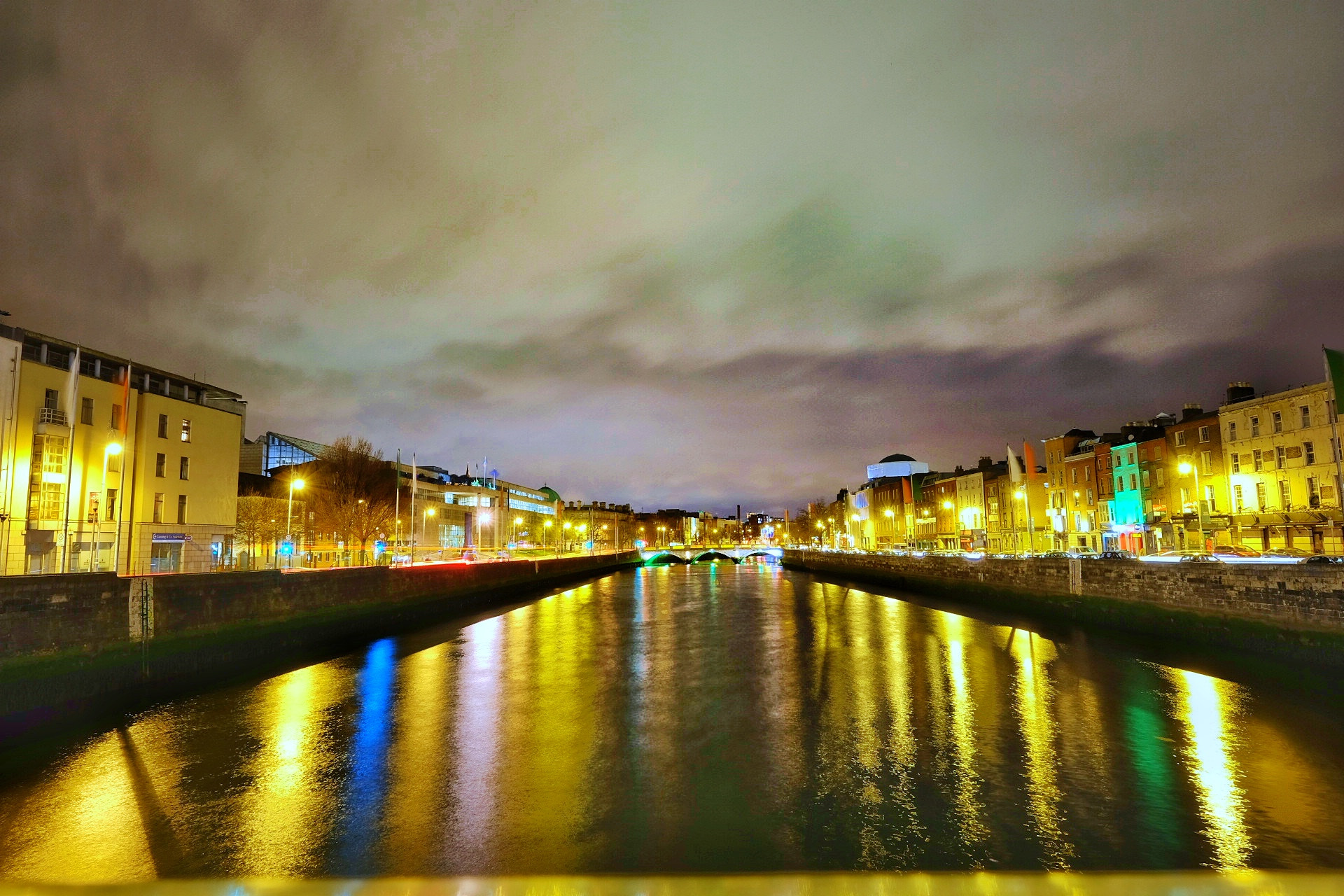 Fujifilm X-E2S + Fujifilm XF 10-24mm F4 R OIS sample photo. Evening in dublin, ireland photography