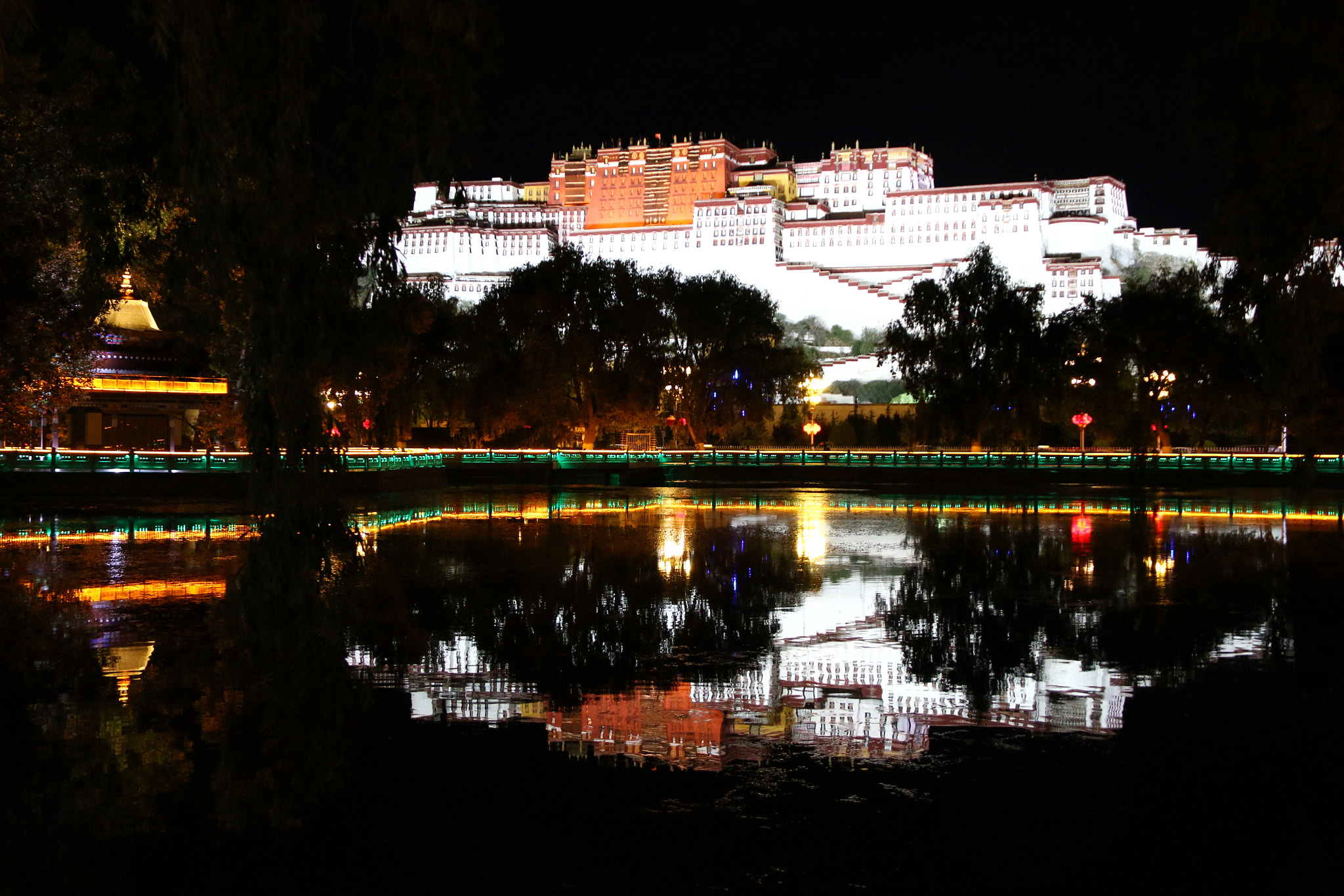 Canon EOS 70D + Canon EF-S 18-200mm F3.5-5.6 IS sample photo. The potala palace photography