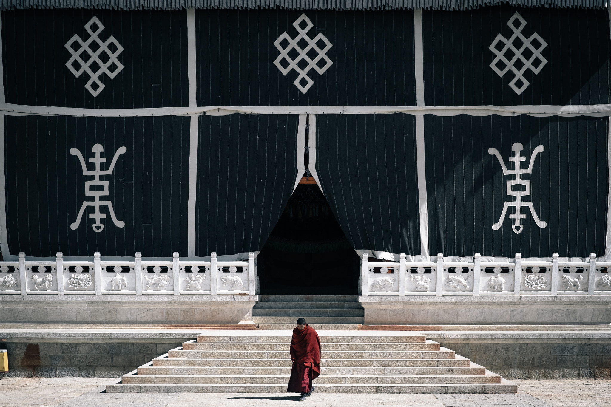 Fujifilm X-T1 + Fujifilm XF 35mm F1.4 R sample photo. Shangri-la songzalin monastery photography