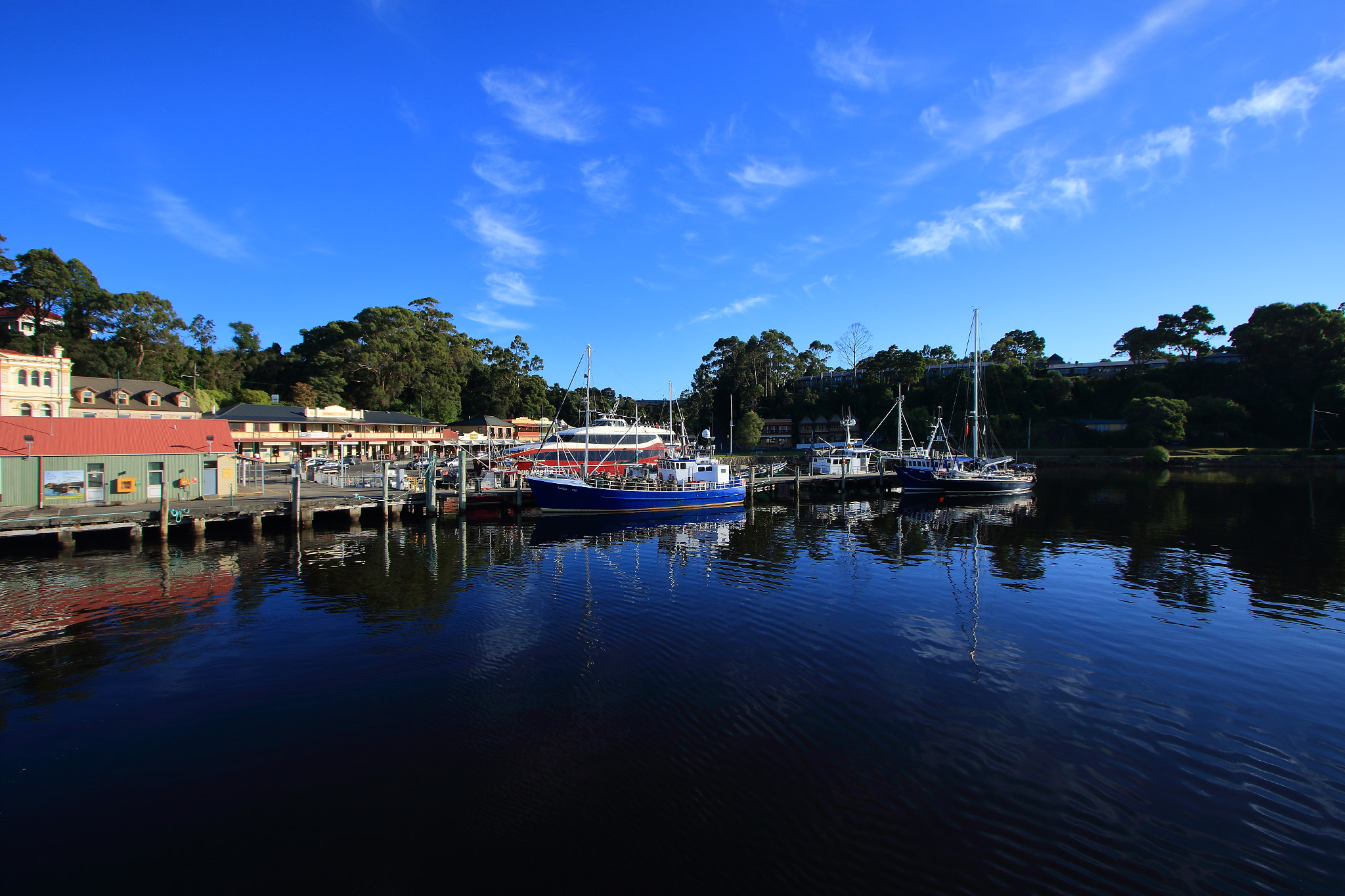 Canon EF-S 10-22mm F3.5-4.5 USM sample photo. Reflections photography