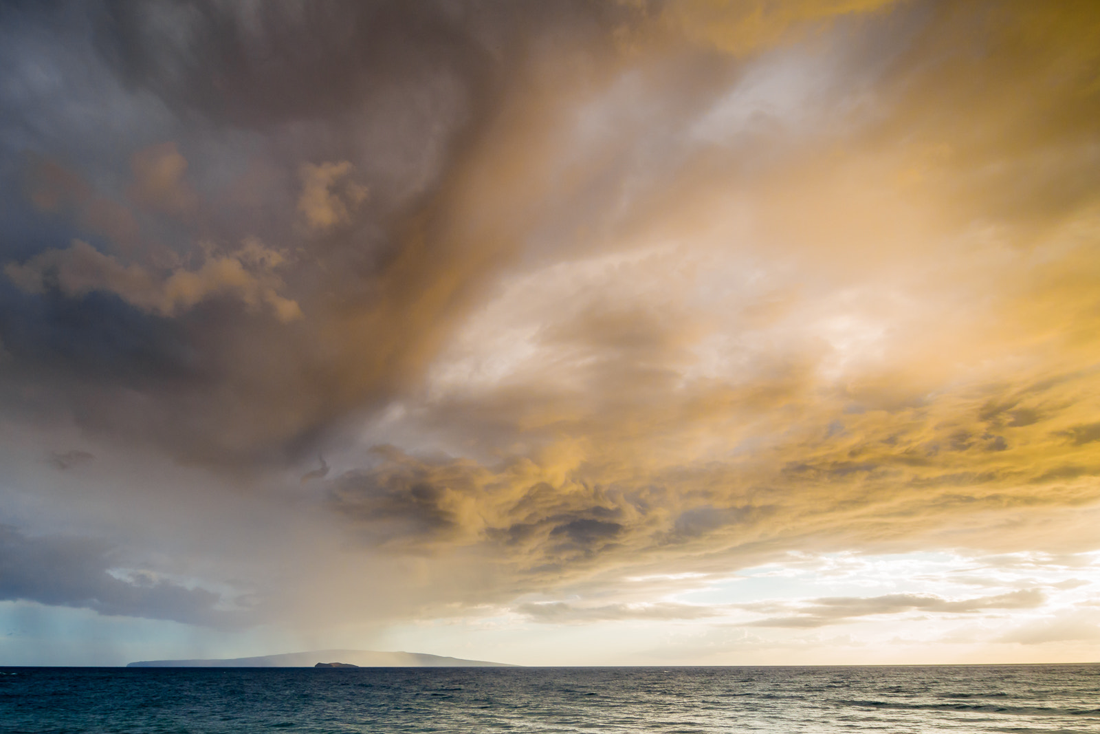 OLYMPUS M.9-18mm F4.0-5.6 sample photo. Rain on molokini photography