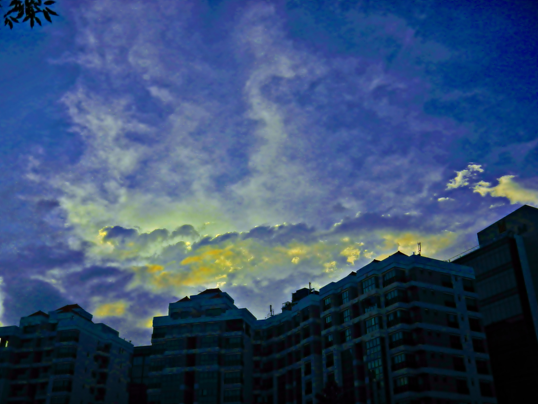Nikon Coolpix S1200pj sample photo. A strange water color sky photography