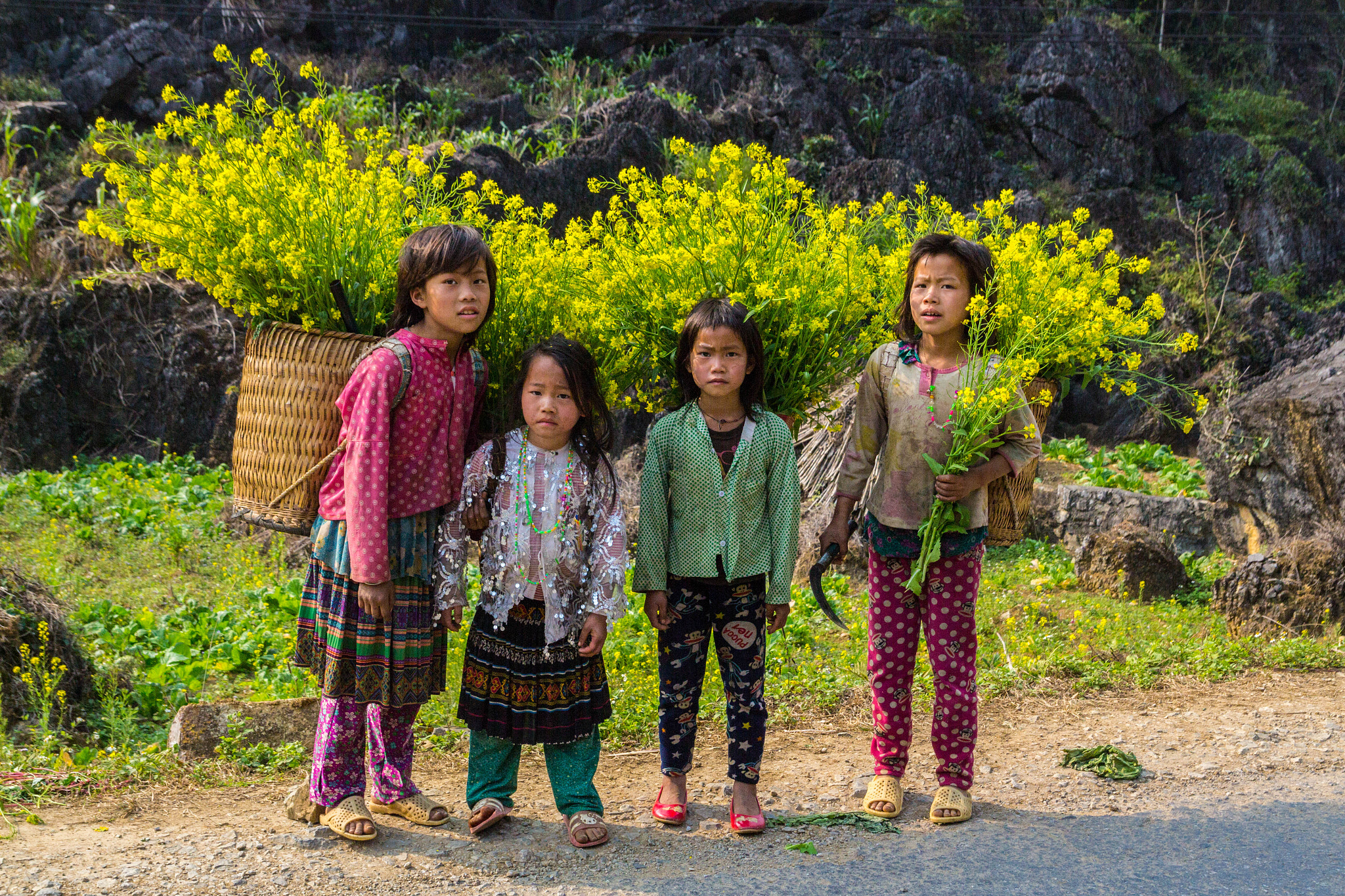 Canon EOS 700D (EOS Rebel T5i / EOS Kiss X7i) + Tamron SP AF 17-50mm F2.8 XR Di II LD Aspherical (IF) sample photo. Minority ethnic group in ha giang province photography