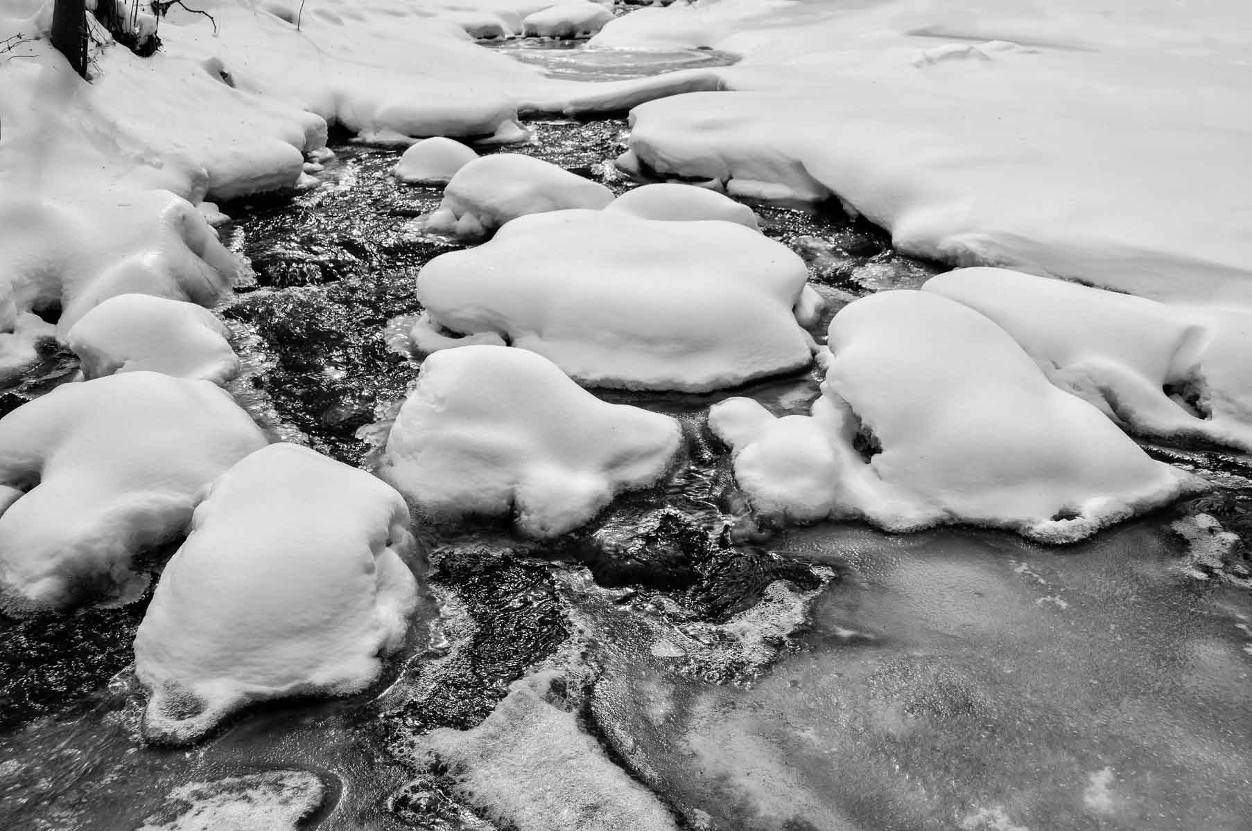 Sony DT 18-135mm F3.5-5.6 SAM sample photo. On forty mile creek in winter b&w photography