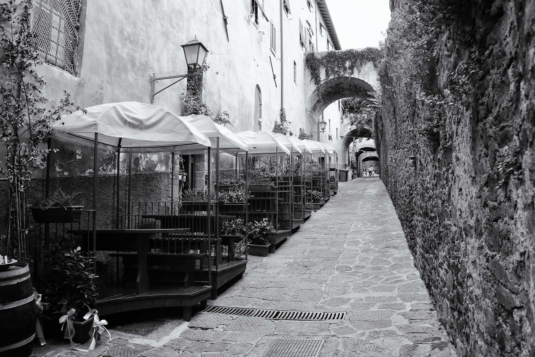 Canon EF 28-200mm F3.5-5.6 USM sample photo. Streets of castiglione, italy photography
