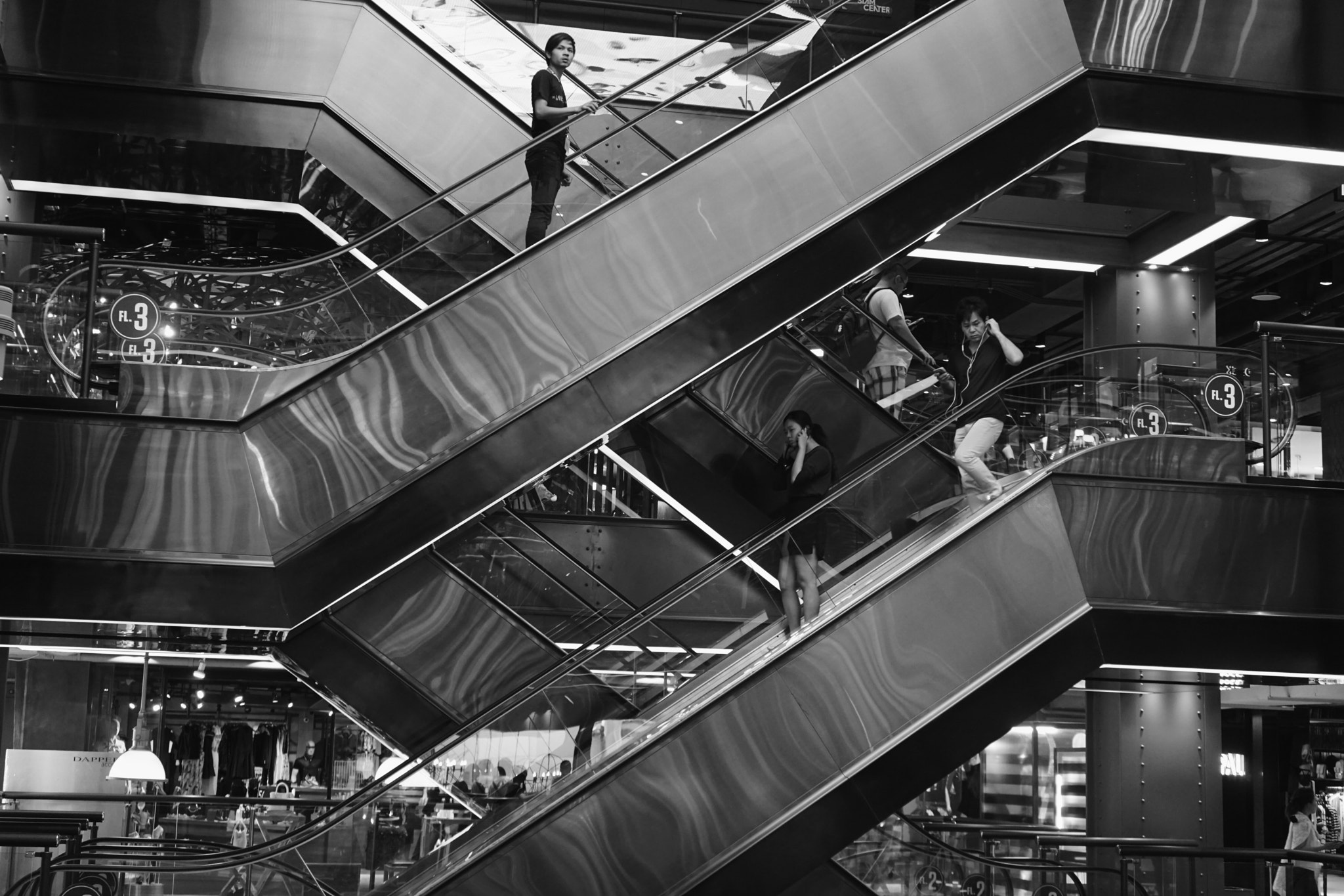 Sony FE 28-70mm F3.5-5.6 OSS sample photo. Siam discovery photography
