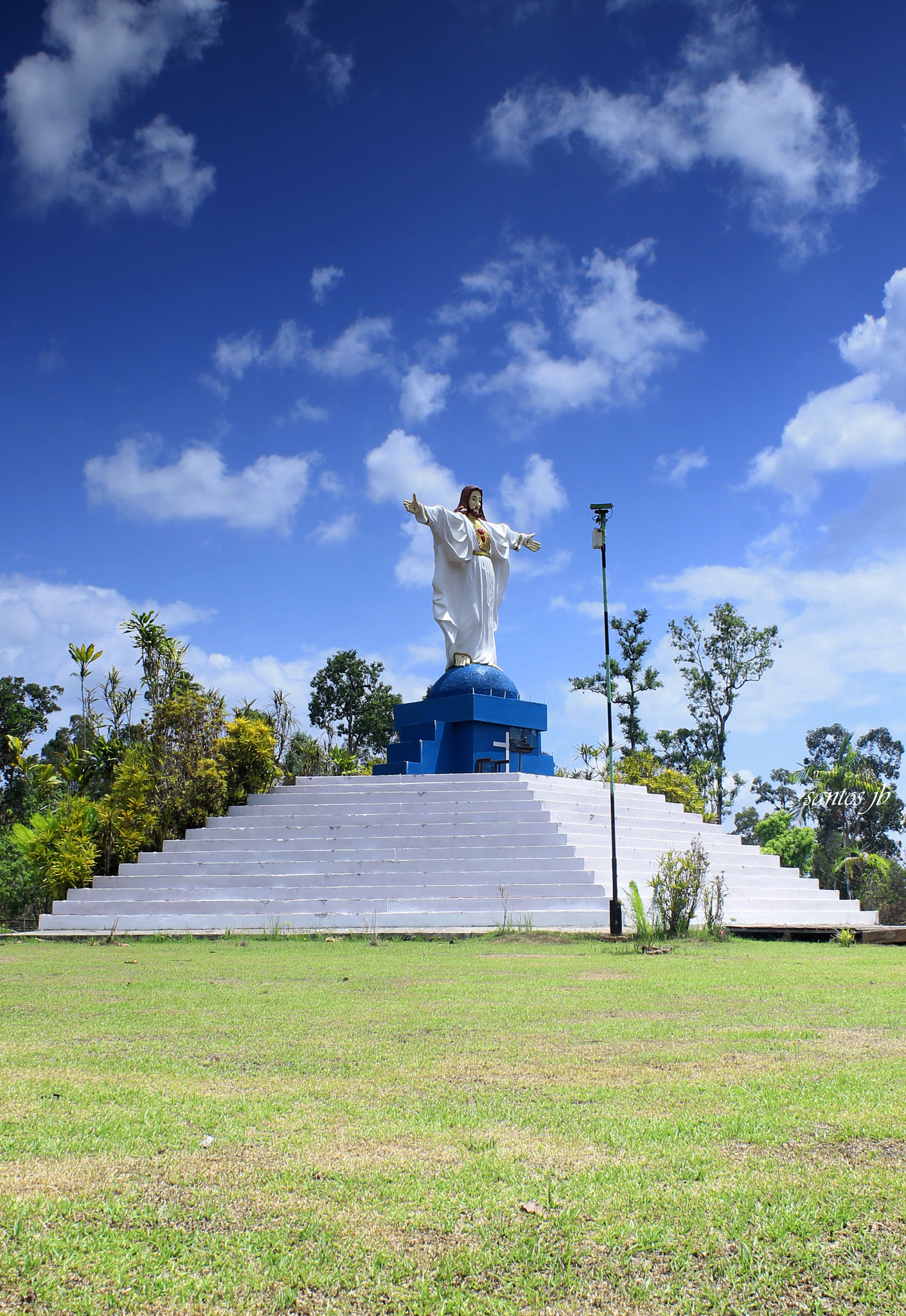 Canon EOS 1100D (EOS Rebel T3 / EOS Kiss X50) + Canon EF-S 18-55mm F3.5-5.6 IS II sample photo. Jesus statue photography