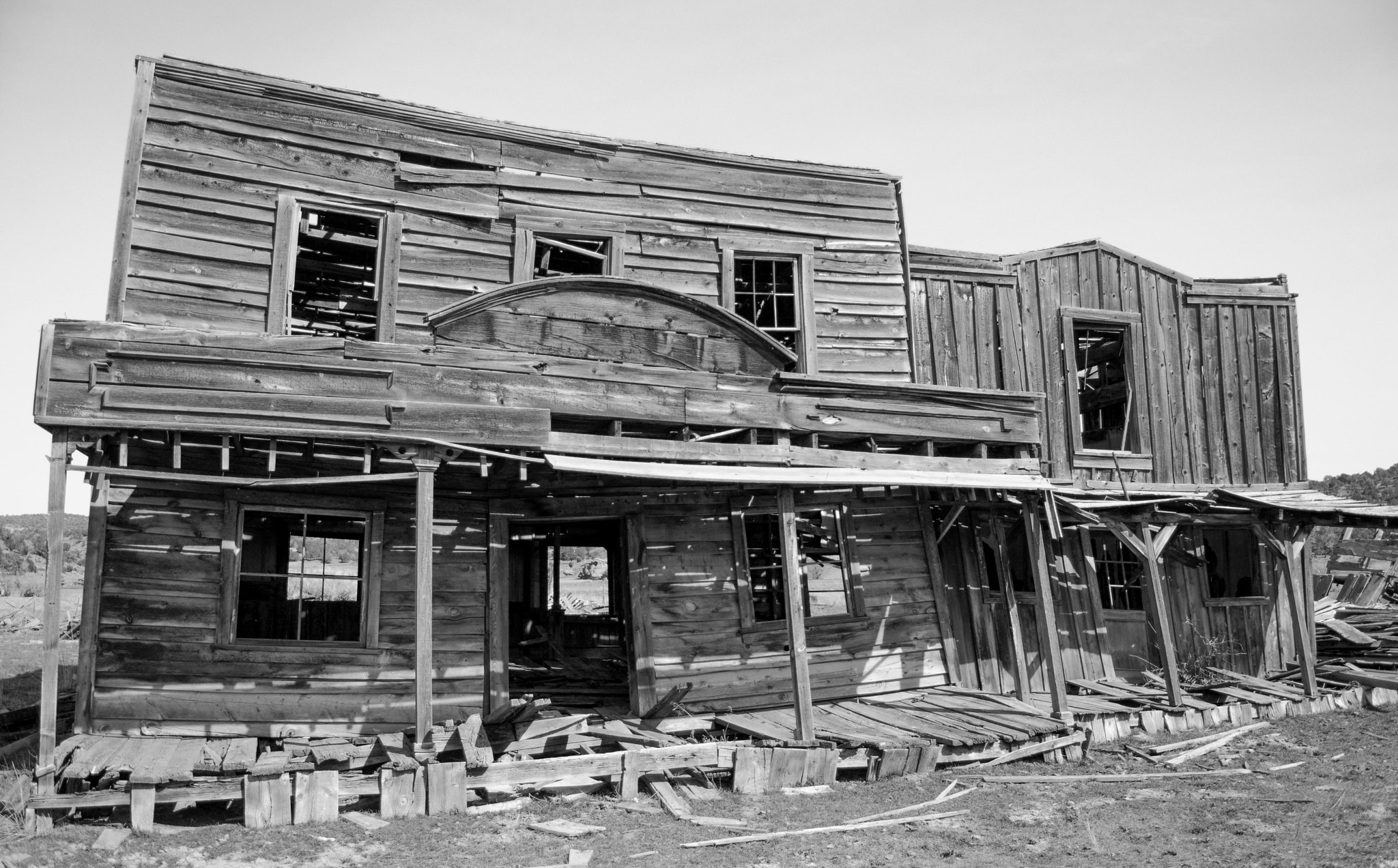 Nikon D7100 + Nikon AF-S DX Nikkor 17-55mm F2.8G ED-IF sample photo. The remains of the movie set from 'gun smoke' photography