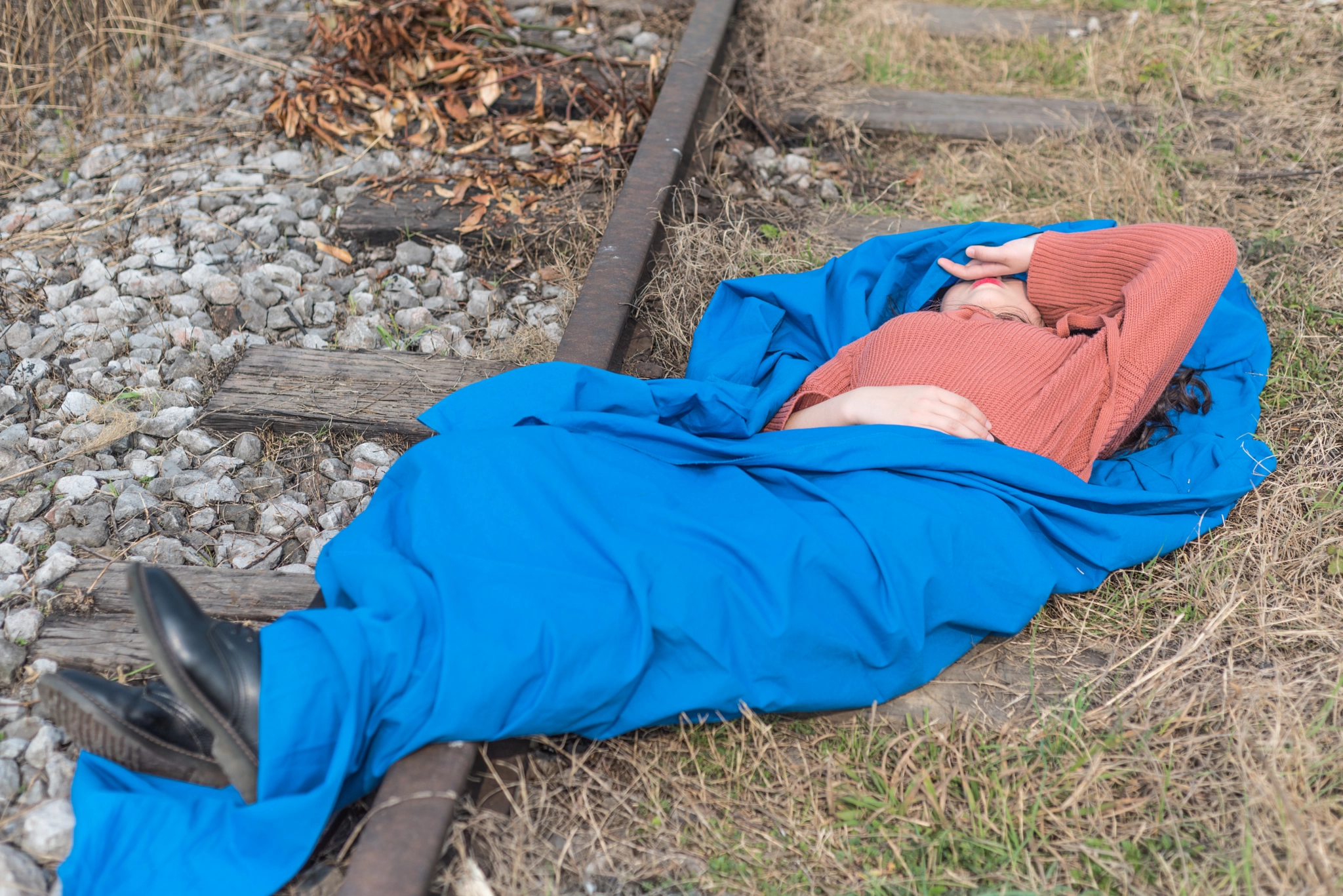 Nikon D810 + Nikon AF Nikkor 50mm F1.8D sample photo. /sleep on the railway photography