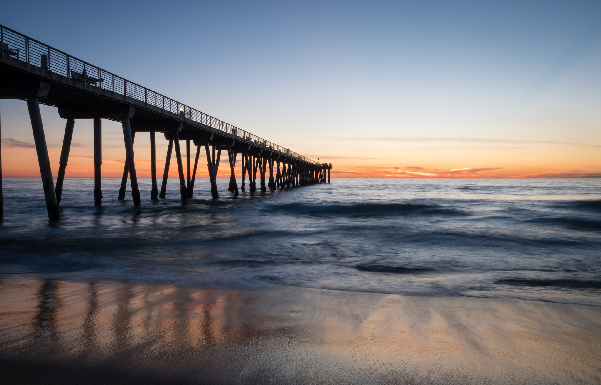 Fujifilm X-E2S + Fujifilm XF 18-55mm F2.8-4 R LM OIS sample photo. Hermosa beach sunset  :) photography