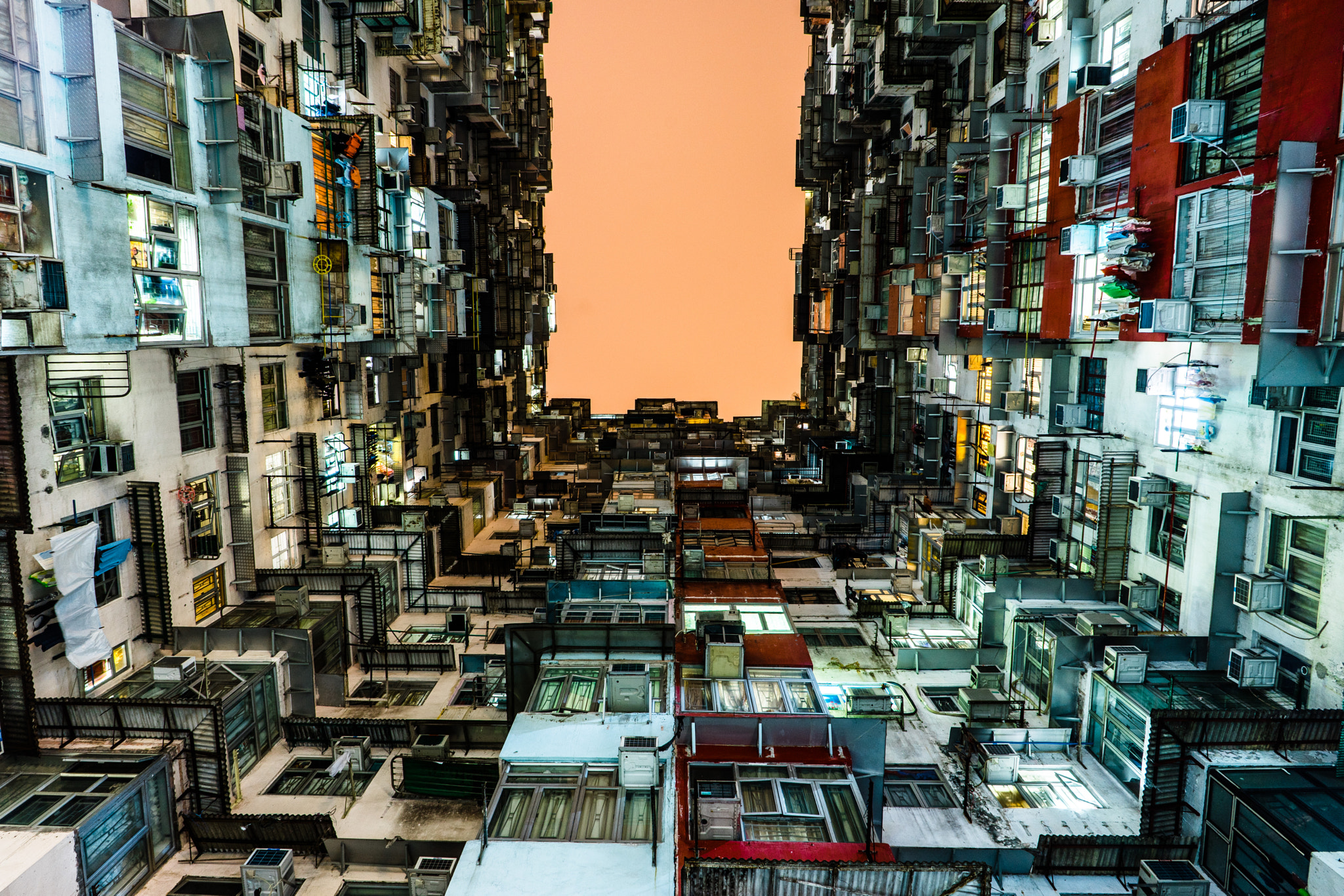 Sony a7 + FE 21mm F2.8 sample photo. Compact building in hong kong photography