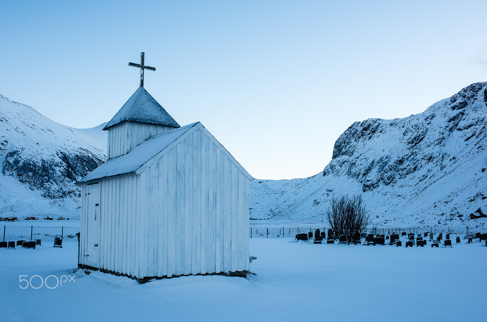 Nikon D810 + Nikon AF-S Nikkor 35mm F1.4G sample photo. The white chapel photography