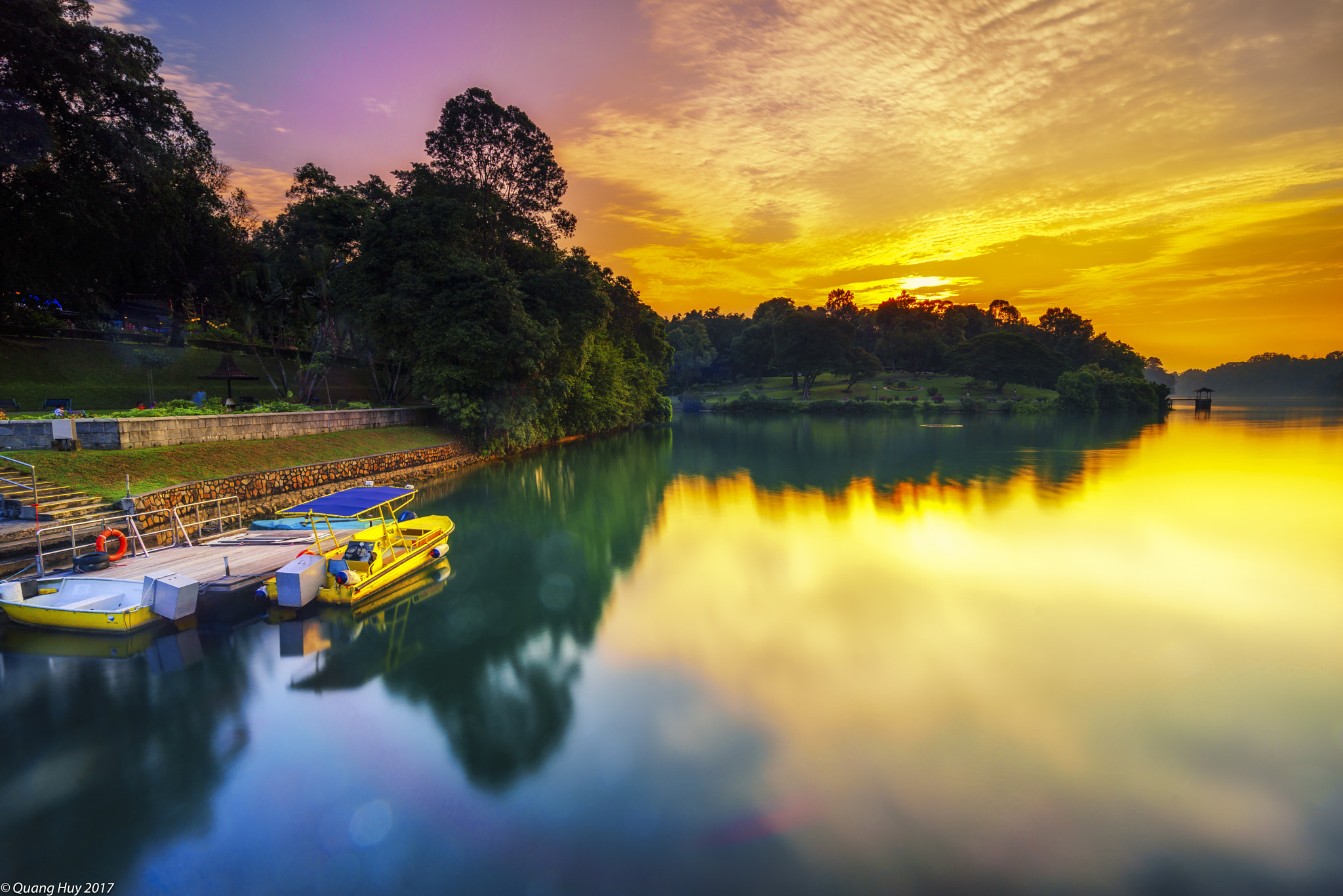 Sony a7R + Sony Vario-Tessar T* FE 16-35mm F4 ZA OSS sample photo. Sunset above lake photography