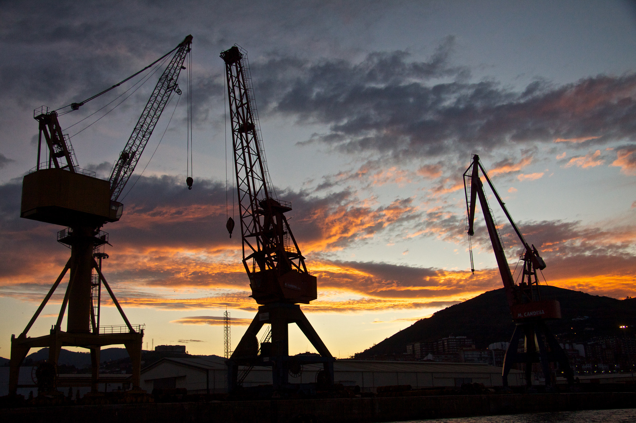 Canon EF-S 17-85mm F4-5.6 IS USM sample photo. Gruas en bizkaia photography
