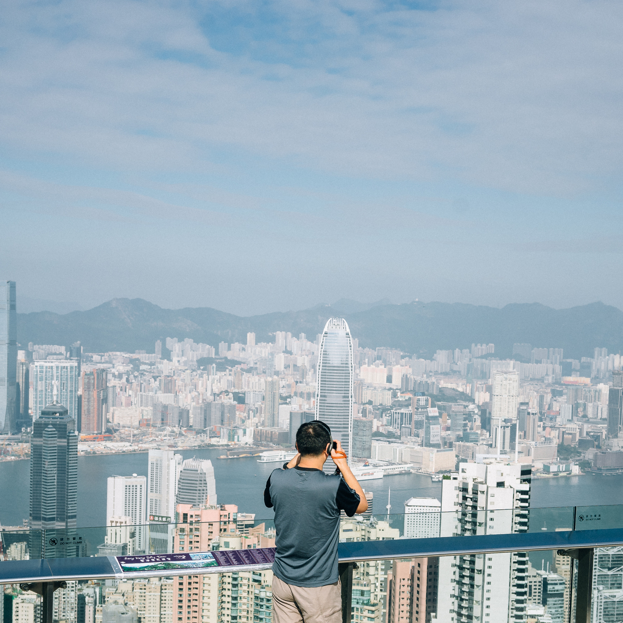 Sony a7 II + Sony Sonnar T* FE 35mm F2.8 ZA sample photo. Hong kong in squares photography