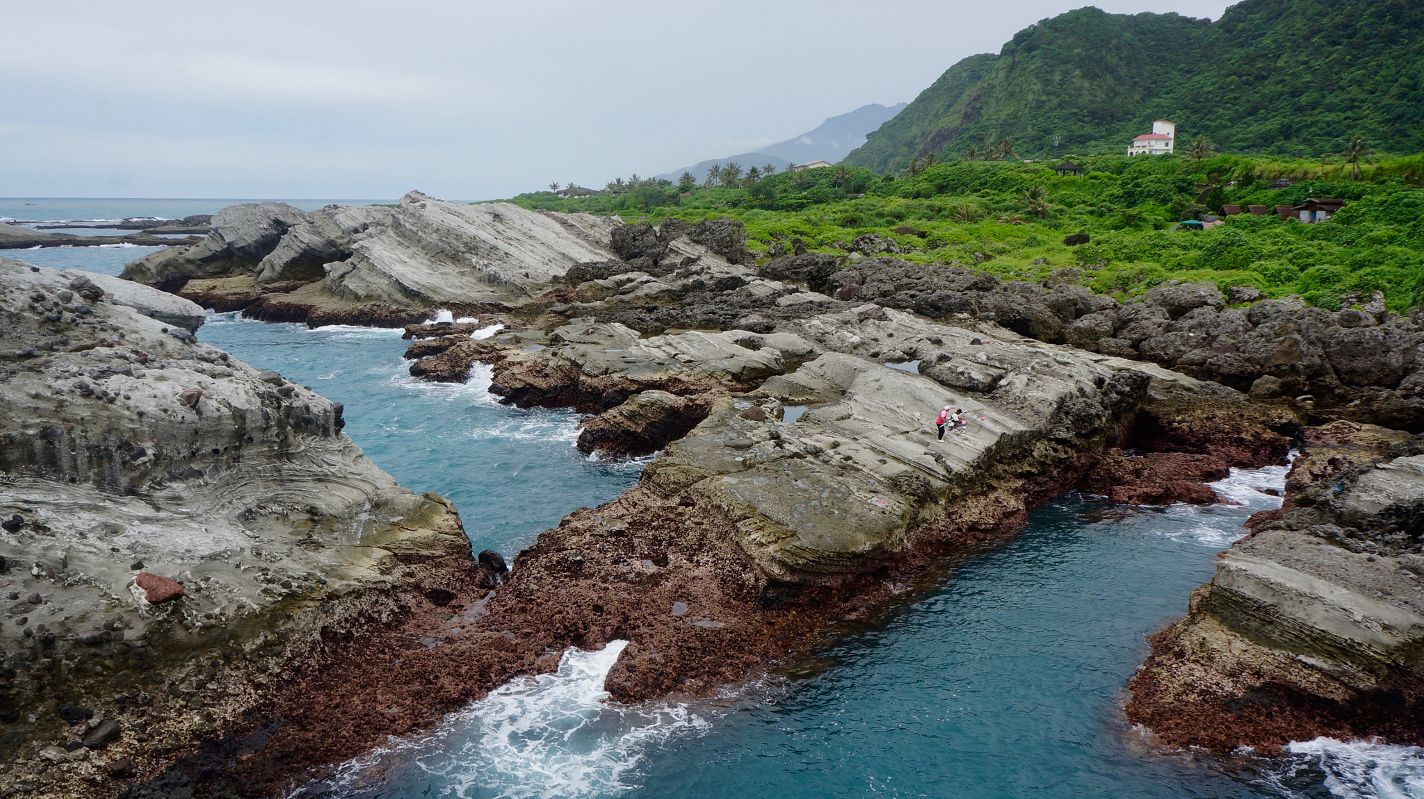 Tamron 18-200mm F3.5-6.3 Di III VC sample photo. Rocky coasts of hualien, taiwan photography