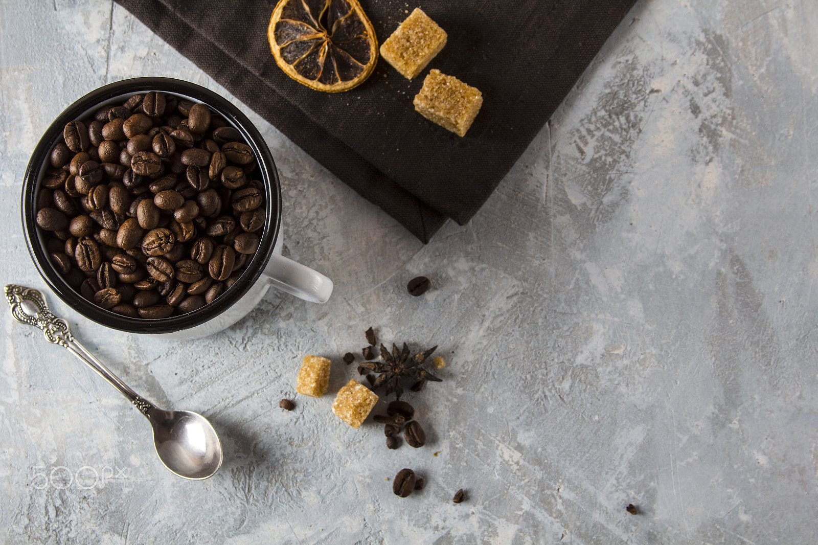 Canon EOS 60D + Canon EF 28-135mm F3.5-5.6 IS USM sample photo. Coffee grain mug rusty vintage background photography