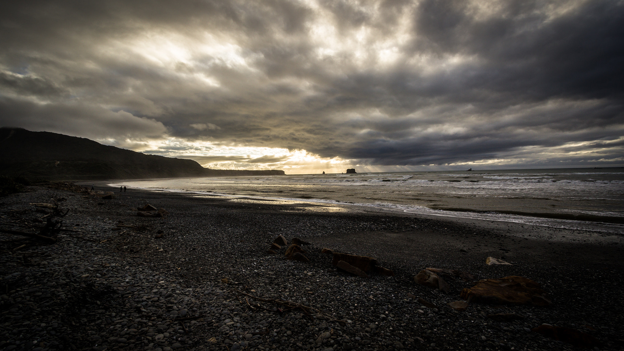 Canon EF-S 10-22mm F3.5-4.5 USM sample photo. Stormy beach photography