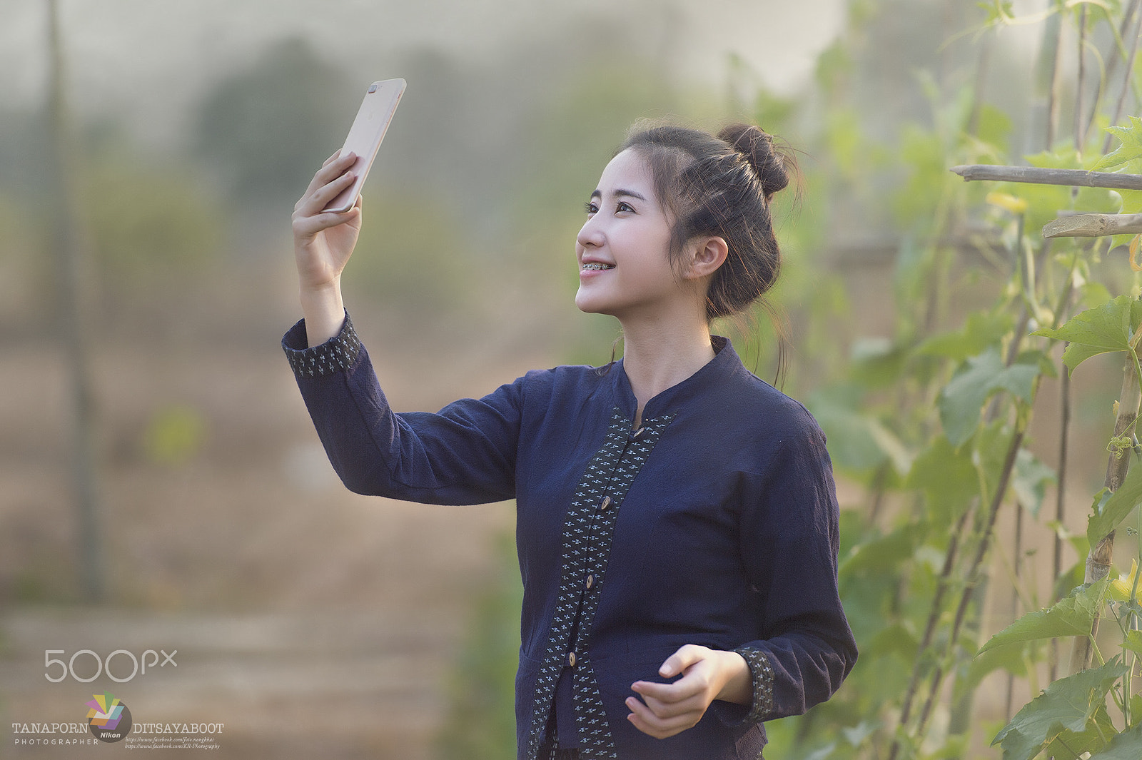 Nikon AF-S Nikkor 70-200mm F2.8G ED VR II sample photo. Local beautiful woman selfie in farm photography