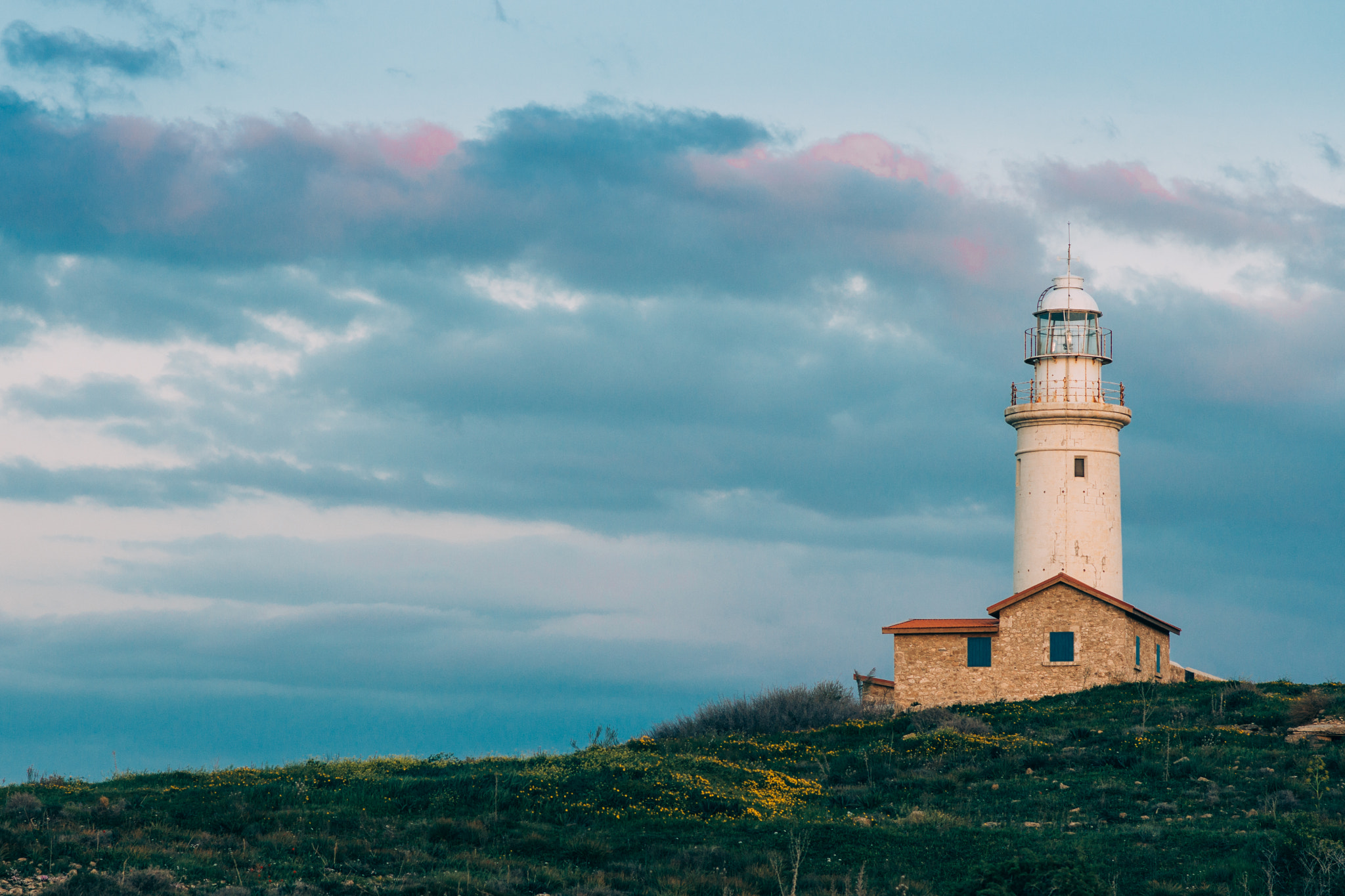 Nikon D7200 + Nikon AF-S Nikkor 85mm F1.8G sample photo. Lighthouse in paphos city photography