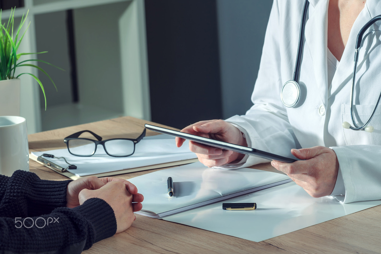 Nikon D810 + Nikon AF-S Nikkor 70-200mm F4G ED VR sample photo. Female doctor presenting medical exam results to patient using t photography