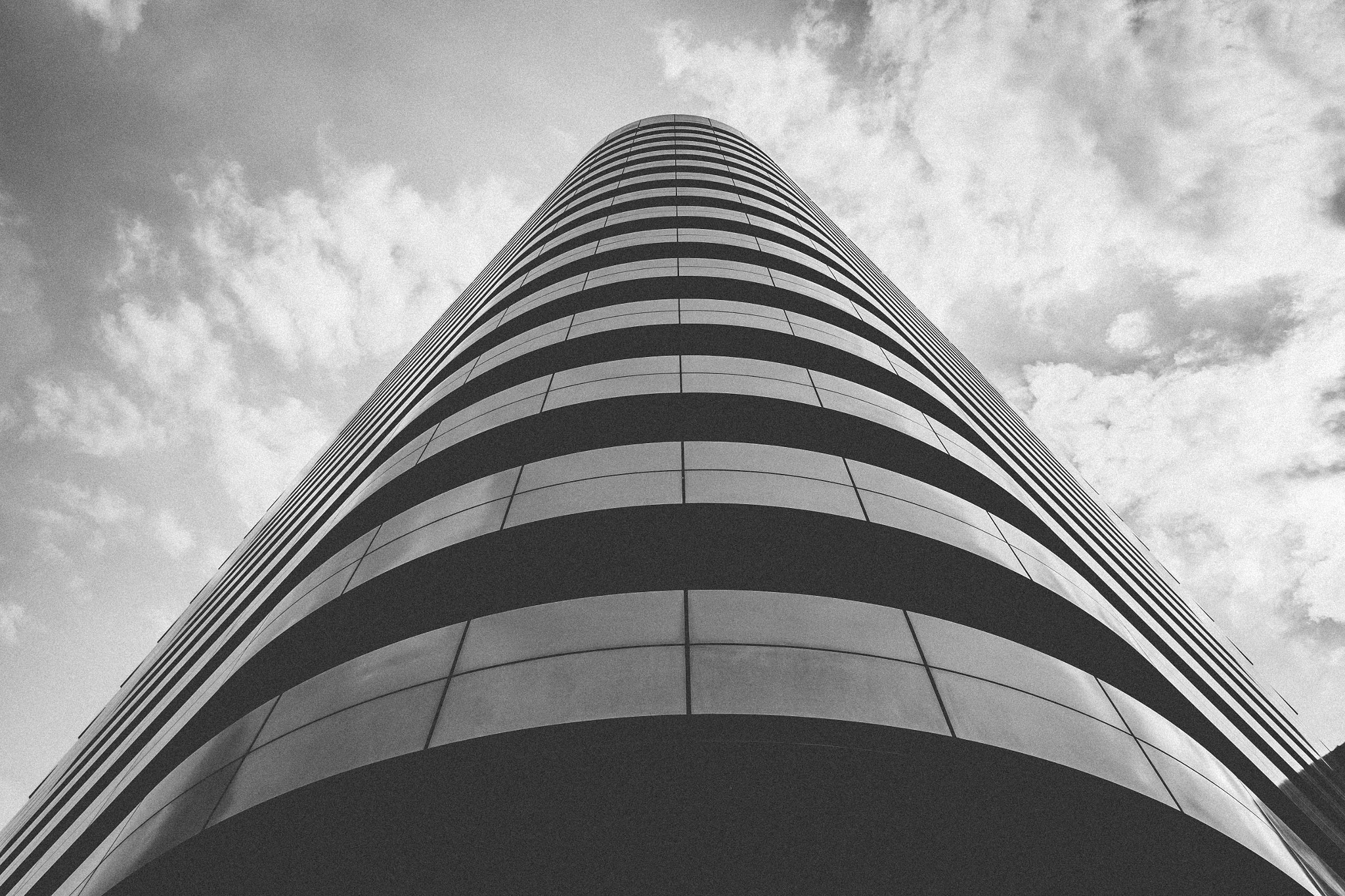 Fujifilm X-Pro1 + Fujifilm XF 18mm F2 R sample photo. Honda building, tokyo, japan photography