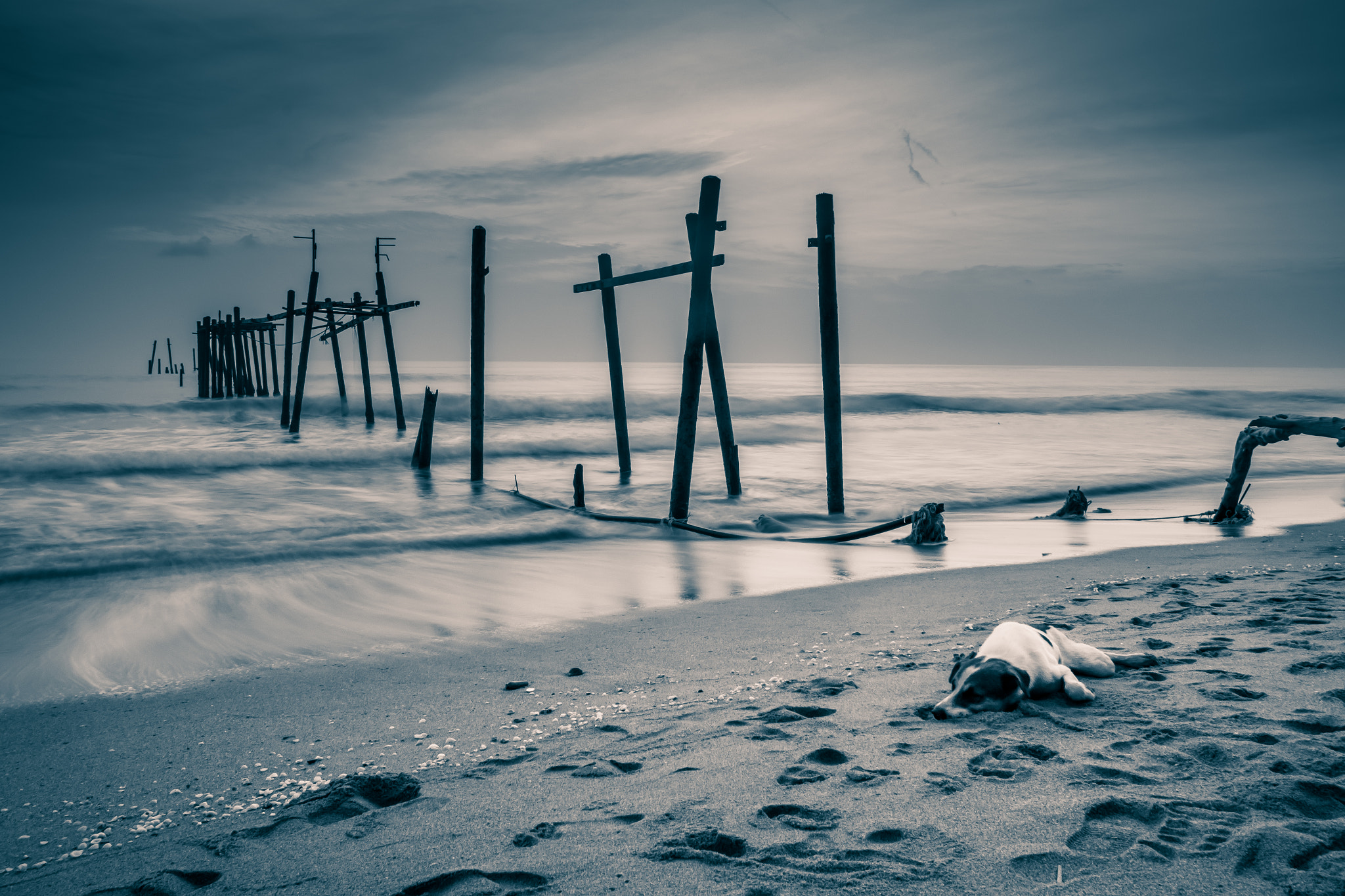 Canon EF-S 10-22mm F3.5-4.5 USM sample photo. By the sea photography