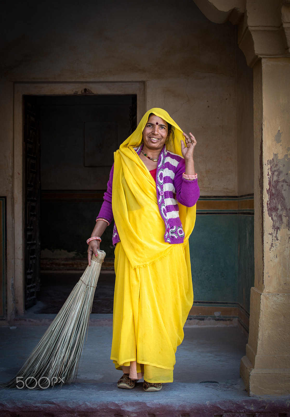 Nikon AF-S Nikkor 70-200mm F4G ED VR sample photo. Indian woman in sari photography