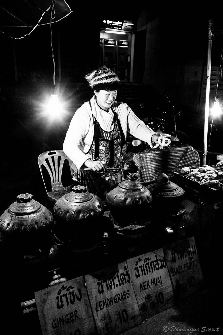 Canon EOS 5D + EF28-70mm f/2.8L USM sample photo. The traditional herbal drink merchant photography