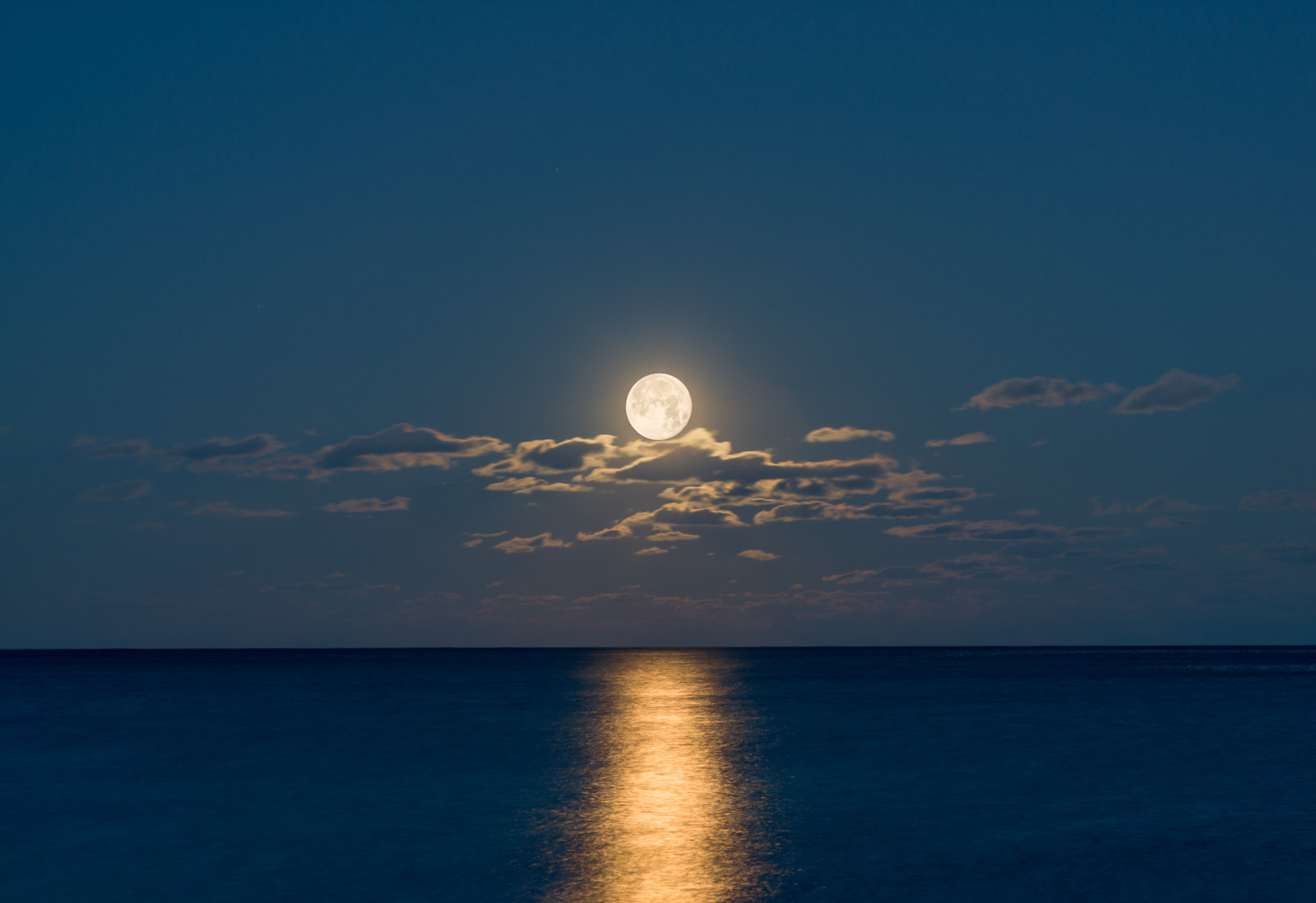 Nikon D7200 + Sigma 50mm F2.8 EX DG Macro sample photo. Full moon over the atlantic photography
