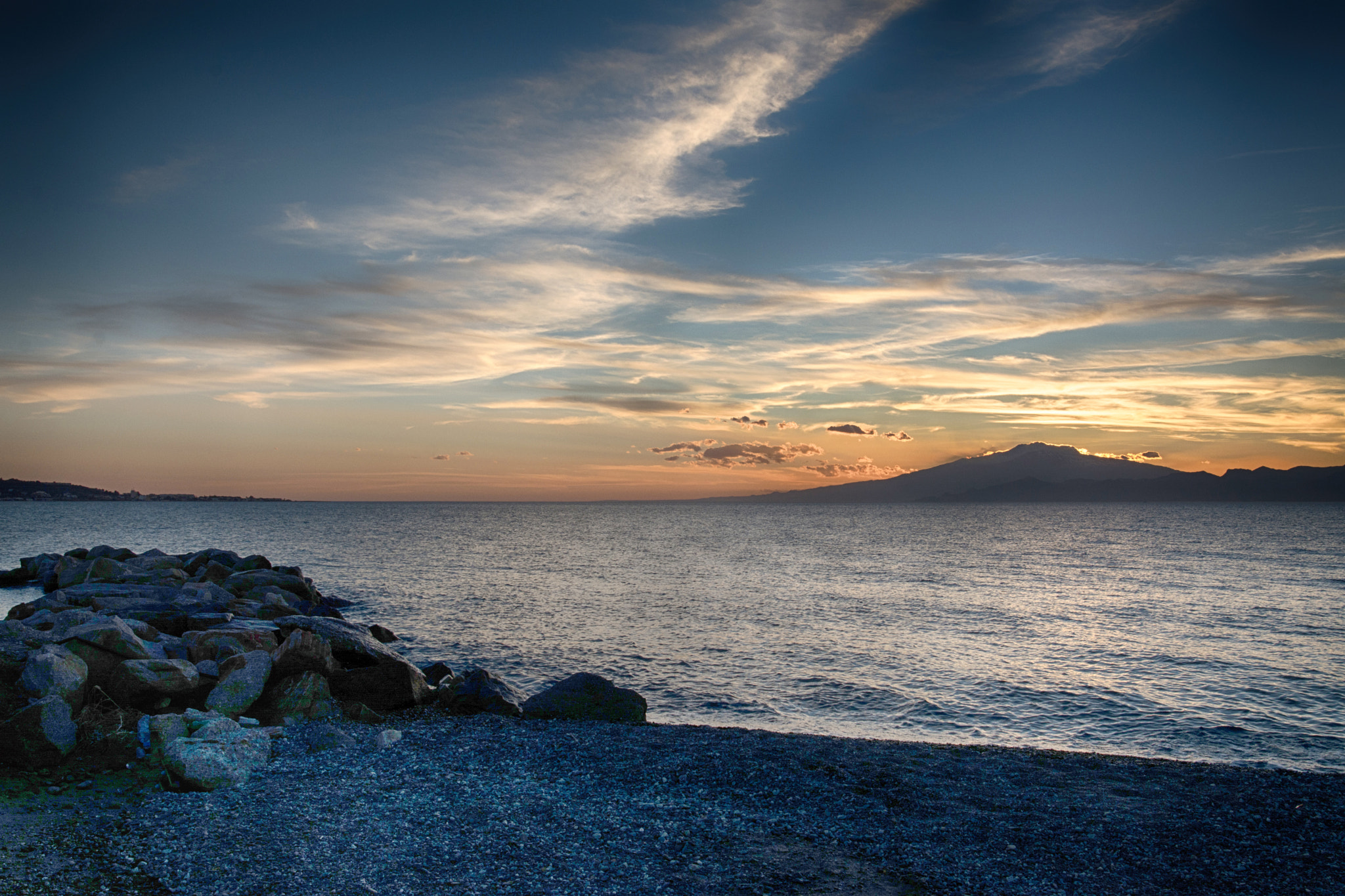 Nikon D7100 + Nikon AF-S Nikkor 20mm F1.8G ED sample photo. Stretto di messina photography