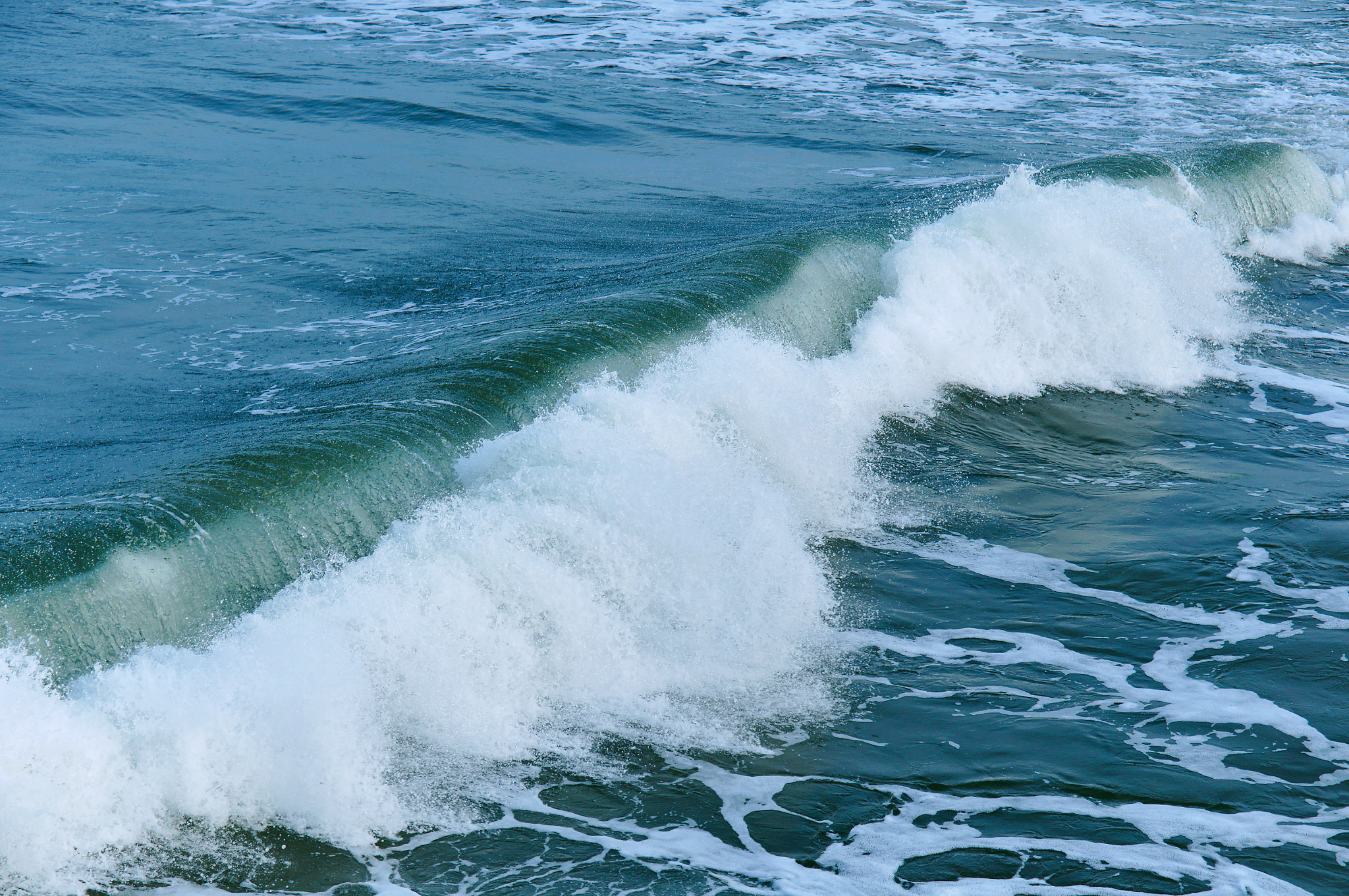 Sony Alpha NEX-3N + E 50mm F1.8 OSS sample photo. Sea wave waves beat on the rocks photography