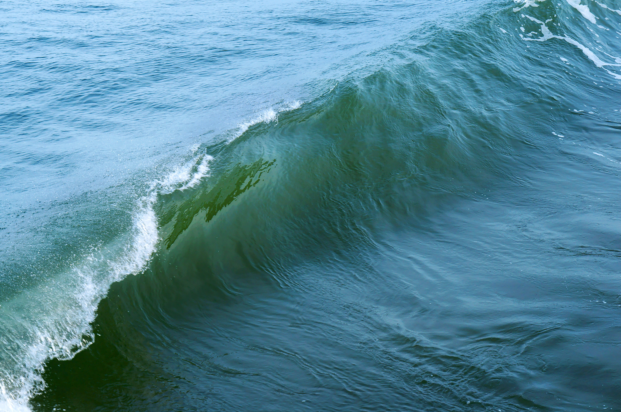 Sony Alpha NEX-3N + E 50mm F1.8 OSS sample photo. Sea wave waves beat on the rocks photography