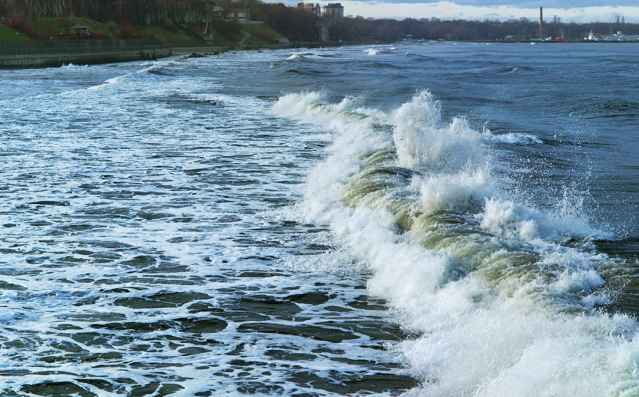 Sony Alpha NEX-3N + E 50mm F1.8 OSS sample photo. Sea wave waves beat on the rocks photography