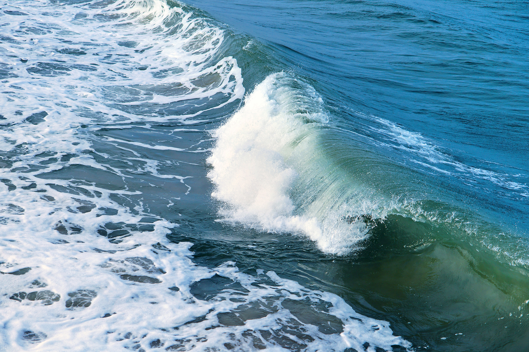 Sony Alpha NEX-3N + E 50mm F1.8 OSS sample photo. Sea wave waves beat on the rocks photography