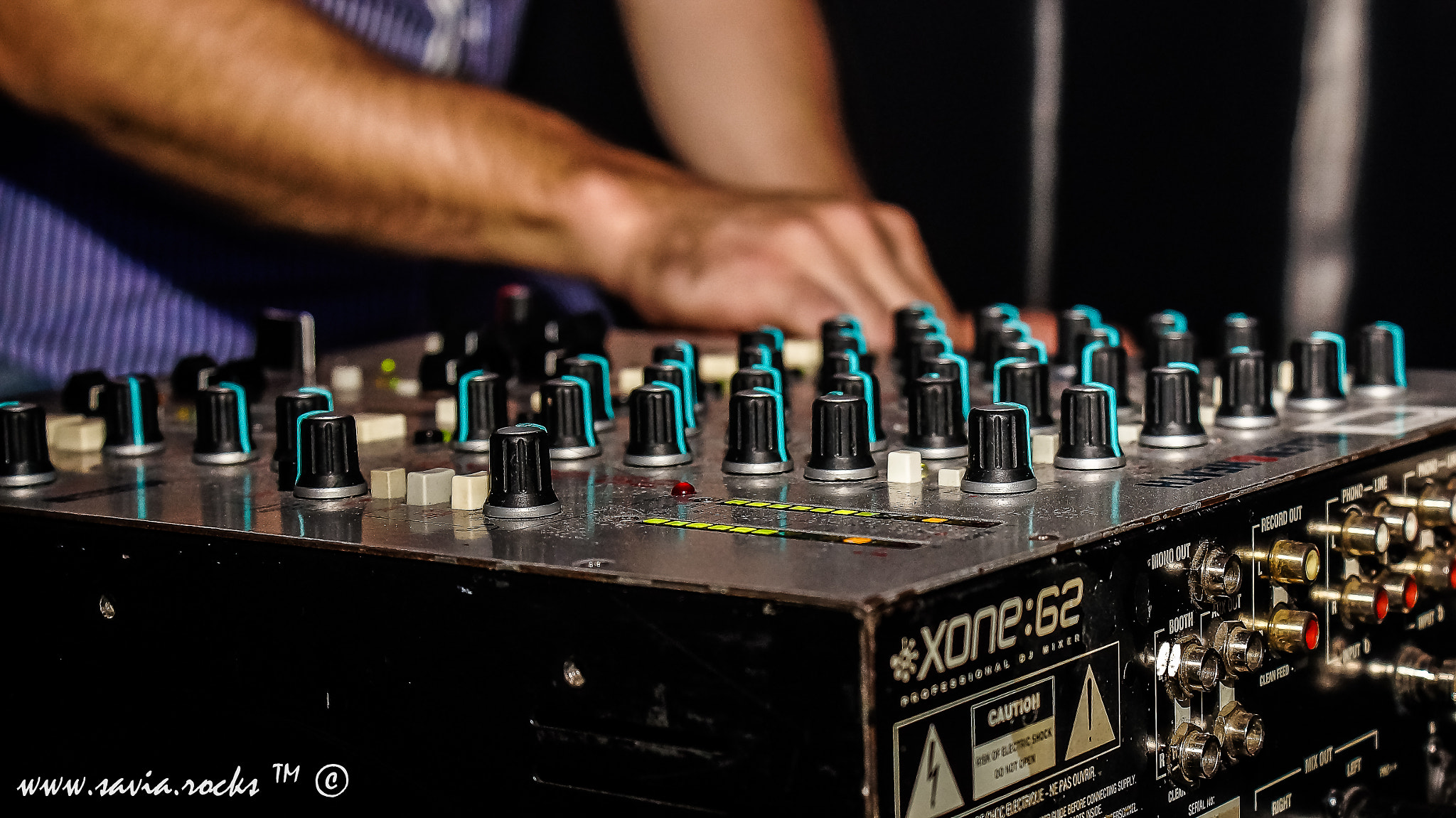 Sony DT 18-70mm F3.5-5.6 sample photo. Music heals the soul - for all of us photography