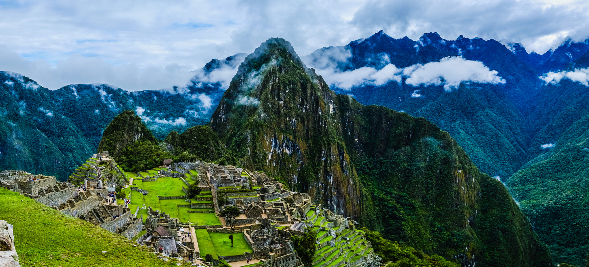 Fujifilm X-T2 + Fujifilm XF 35mm F1.4 R sample photo. Cloudy machu picchu panorama photography