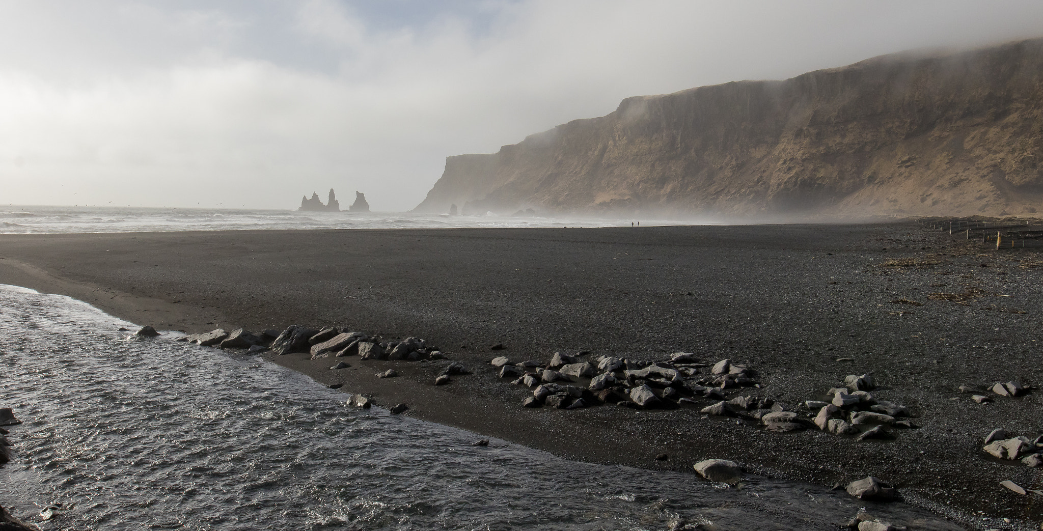 Canon EOS 7D Mark II + Canon EF 16-35mm F4L IS USM sample photo. Icelandic southern beach photography