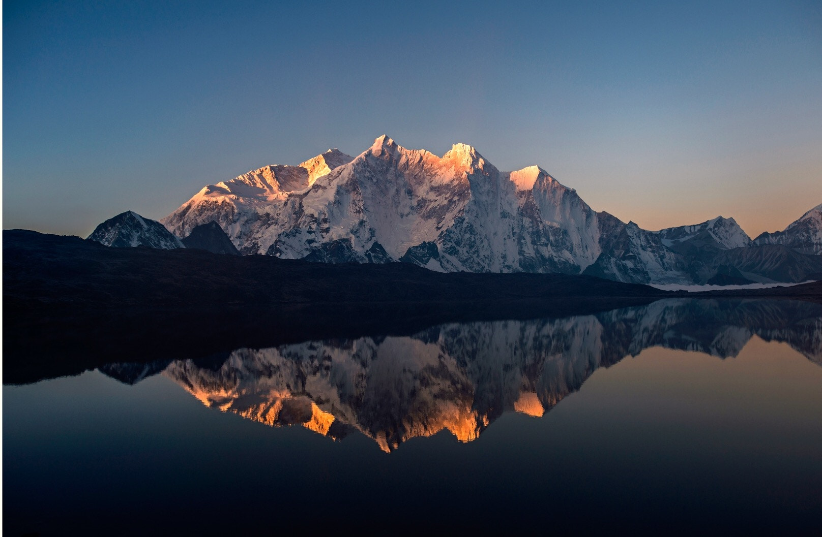 Nikon AF-S Nikkor 17-35mm F2.8D ED-IF sample photo. The himalayan mountain photography