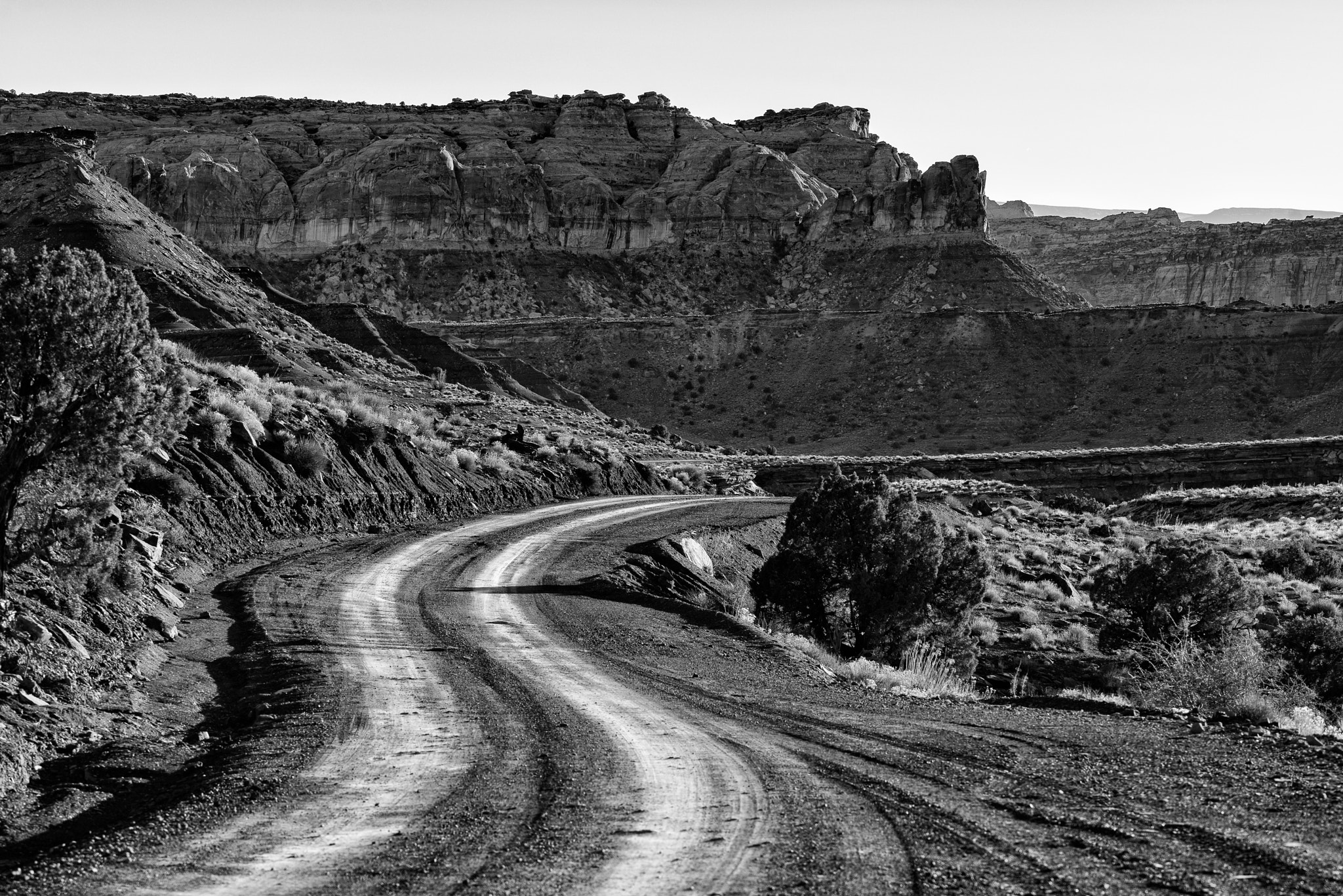 Sony a7R II + Sony FE 70-200mm F4 G OSS sample photo. Desolate desert dirt road photography