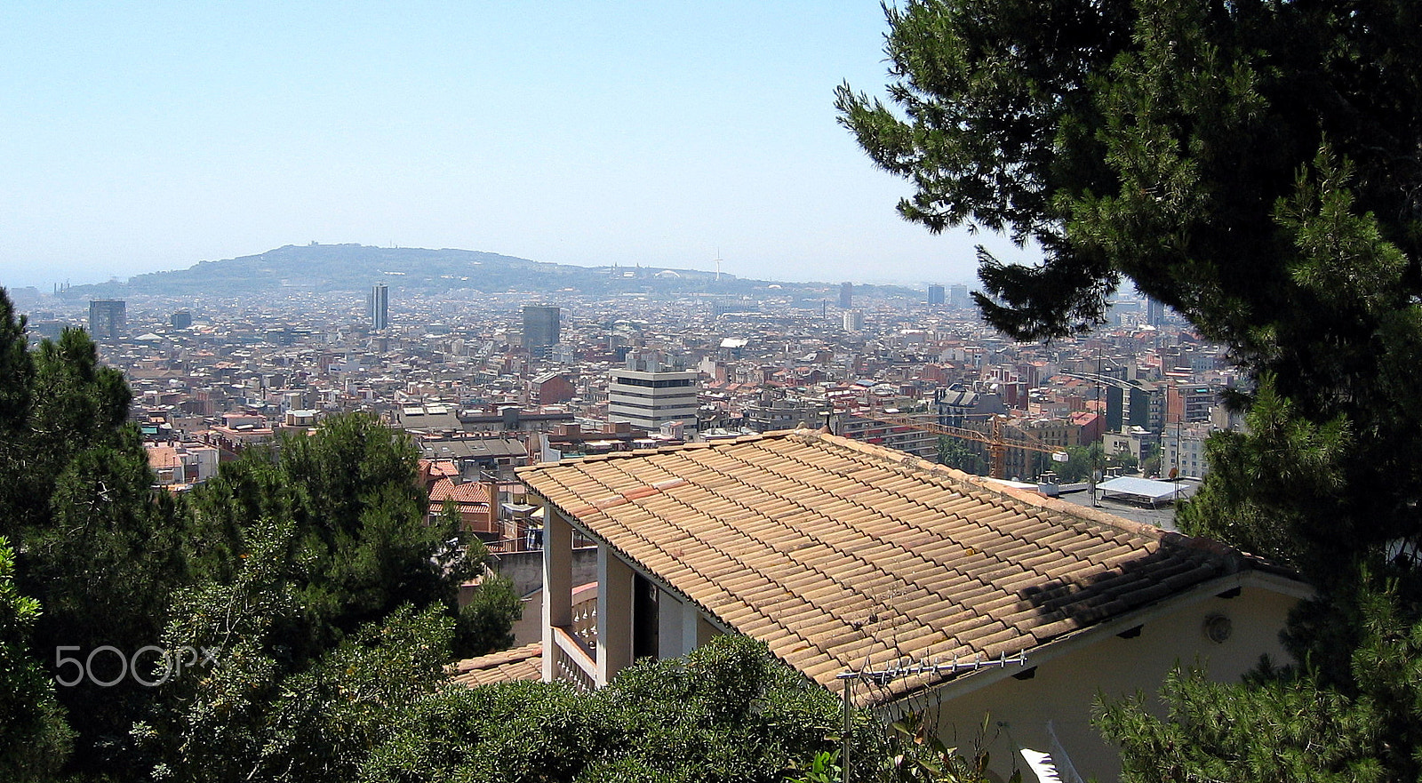 Canon DIGITAL IXUS 400 sample photo. Barcelona architecture on a clear sunny day photography