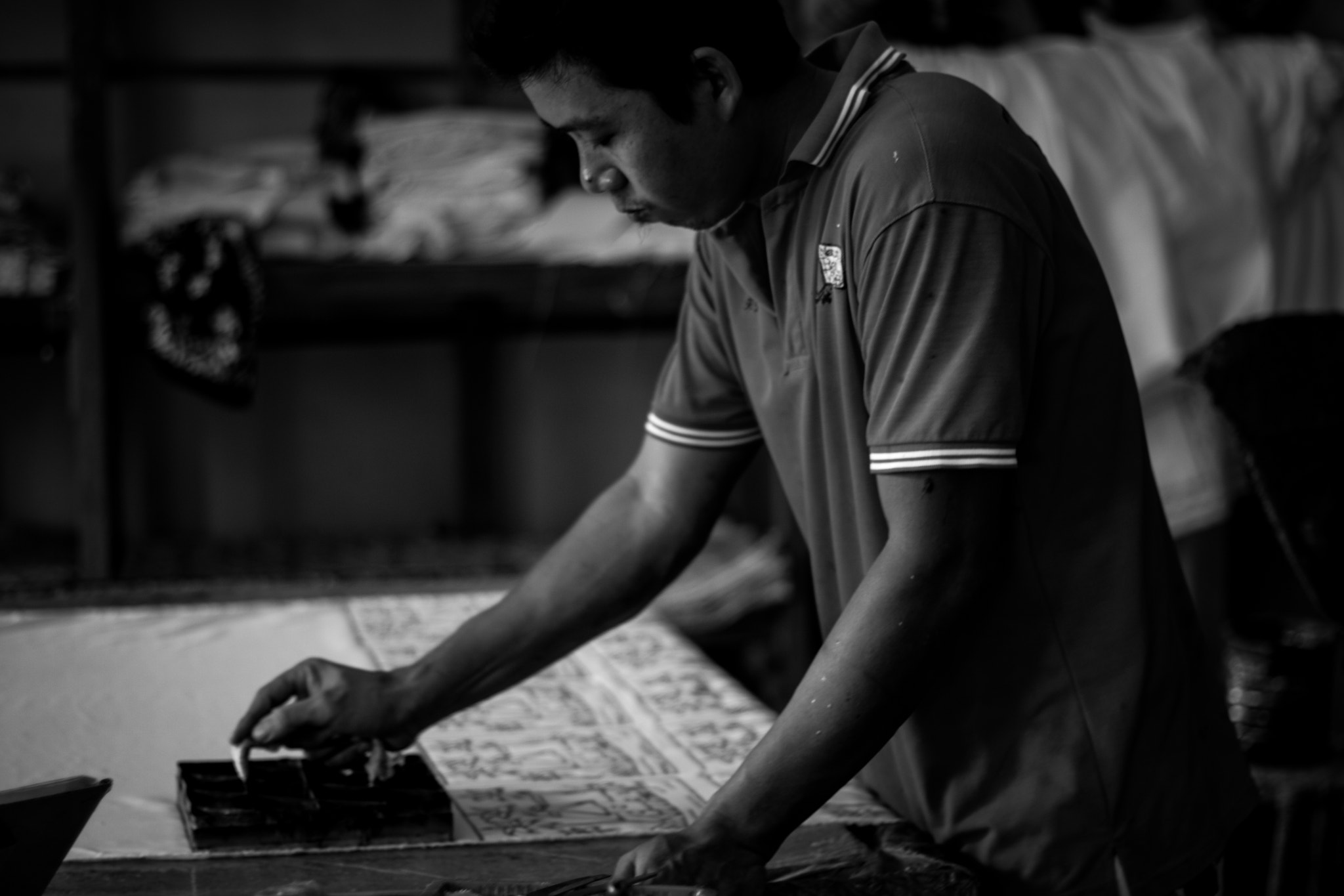 Canon EOS 760D (EOS Rebel T6s / EOS 8000D) + Canon EF 50mm F1.8 STM sample photo. Batik painter photography