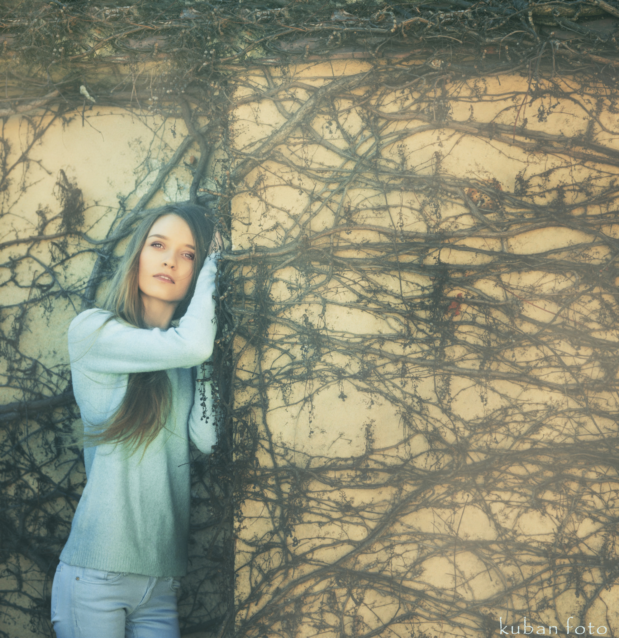 Nikon D600 + Nikon AF-S Nikkor 50mm F1.8G sample photo. Justyna an der wand dsc photography