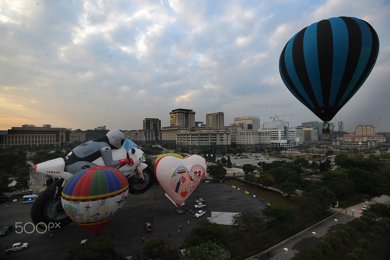 Nikon D3 + Sigma 10-20mm F4-5.6 EX DC HSM sample photo. Hot air balloon putrajaya festival 2014 photography