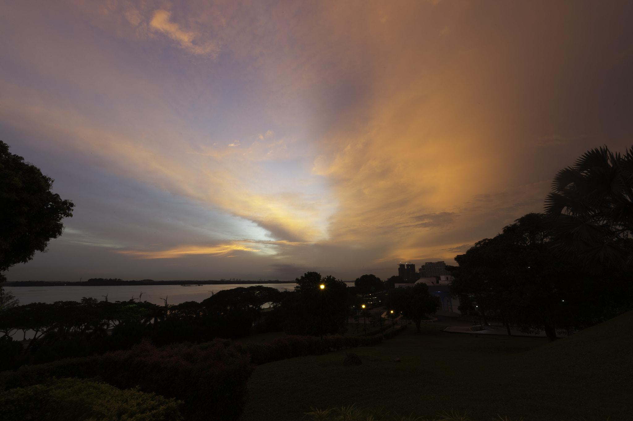 Nikon D3S + Nikon AF-S Nikkor 14-24mm F2.8G ED sample photo. Sunset colours. photography